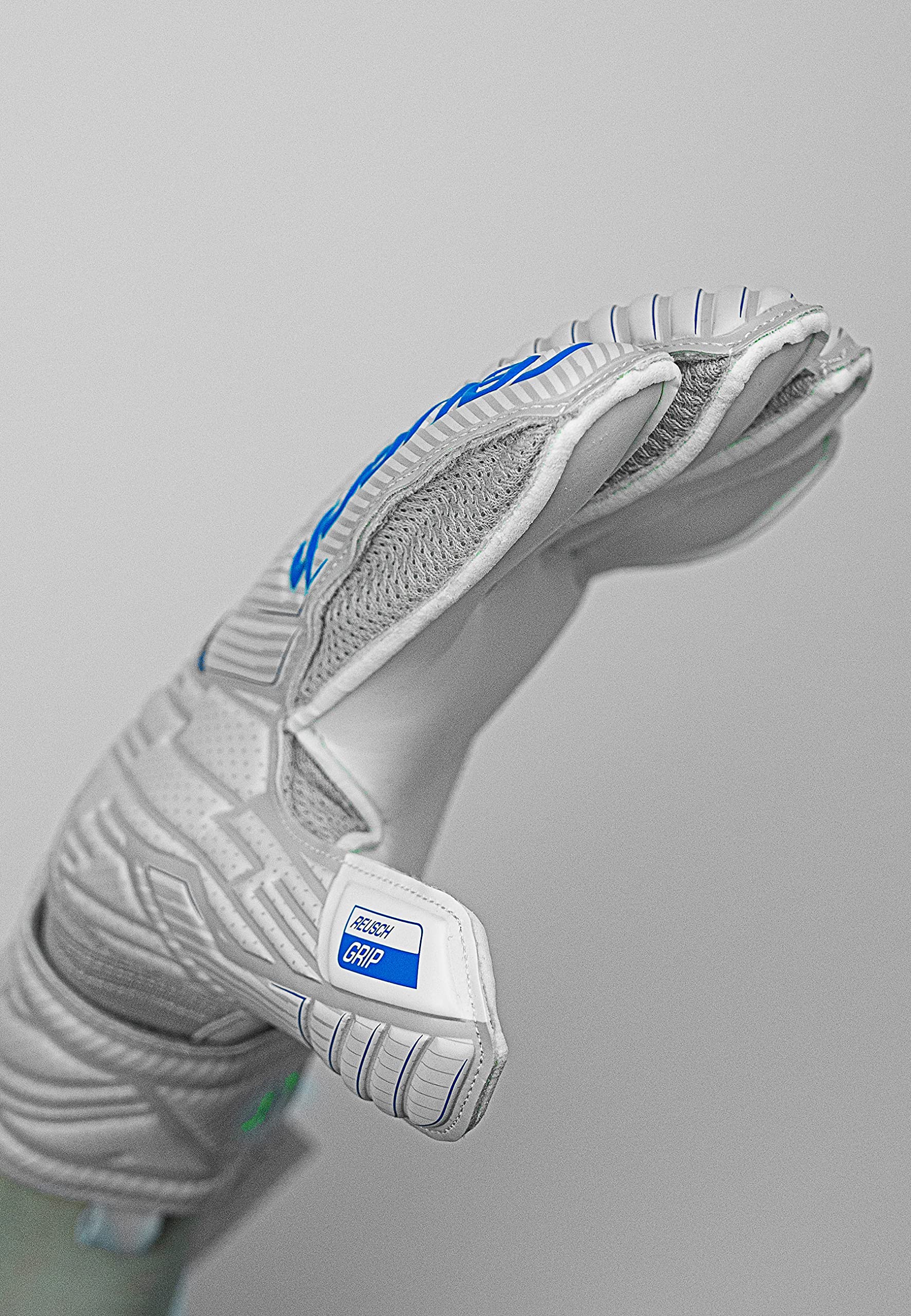 Reusch Męskie rękawice bramkarskie Attrakt Finger Support unisex z zewnętrznym szwem i przyczepnością, odpowiednie do wszystkich powierzchni boiska, rękawice piłkarskie z ochroną palców dla dorosłych