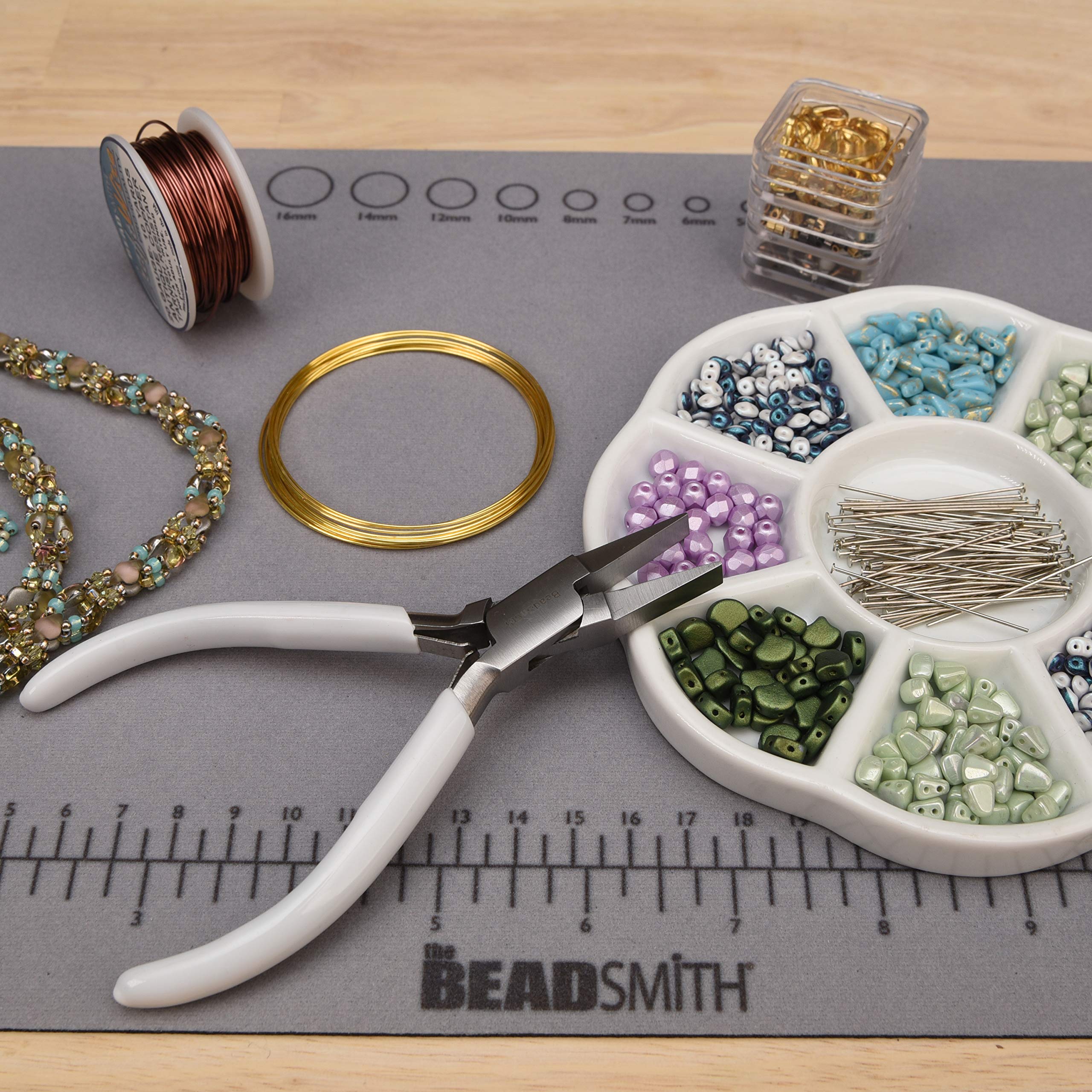 The Beadsmith Szczypce płaskie 130 mm z głowicą ze stali polerowanej, biały uchwyt z PVC i dwuskrzydłowym uchwytem sprężynowym, narzędzie do produkcji biżuterii, seria 300