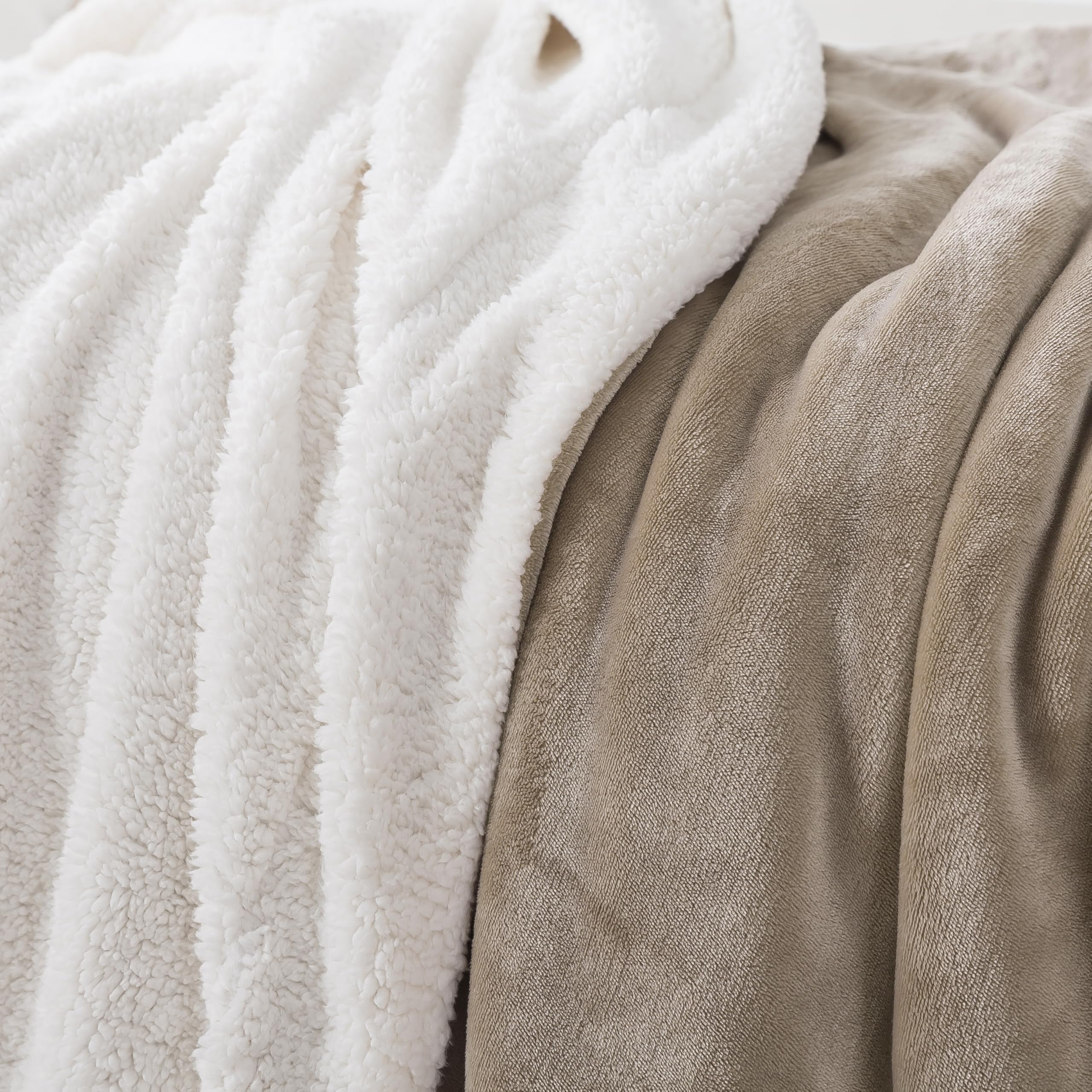 R.SHARE Manta Sherpa Mantas para Sofa Cama Suave y Cálida Manta Polar Mullida Felpa para Invierno Certificada Oeko-Tex,220 x 240 cm,Beige