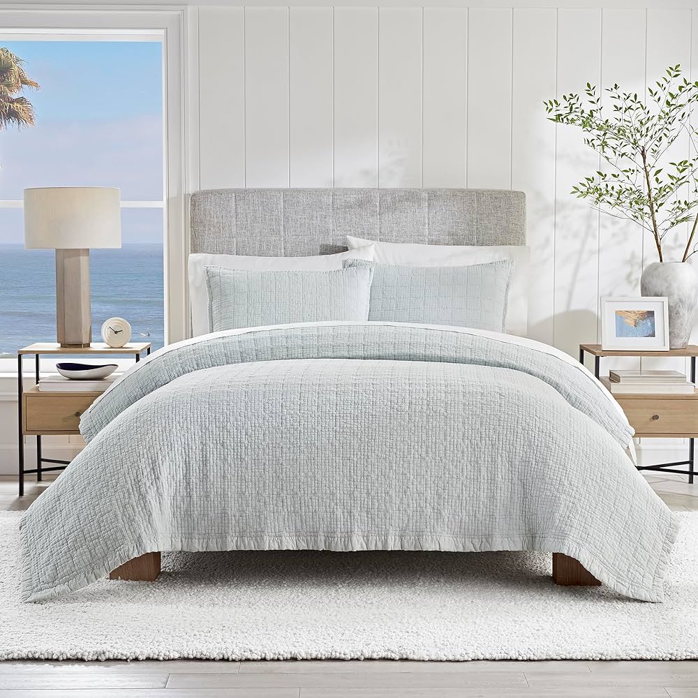 UGG Campo Cotton Quilt - Soft, Premium Cotton Quilt with Exquisite Stitching Detail, Cozy and Stylish Bedroom Accent, Machine Washable for All Seasons - Snow (Glacier Gray, King)