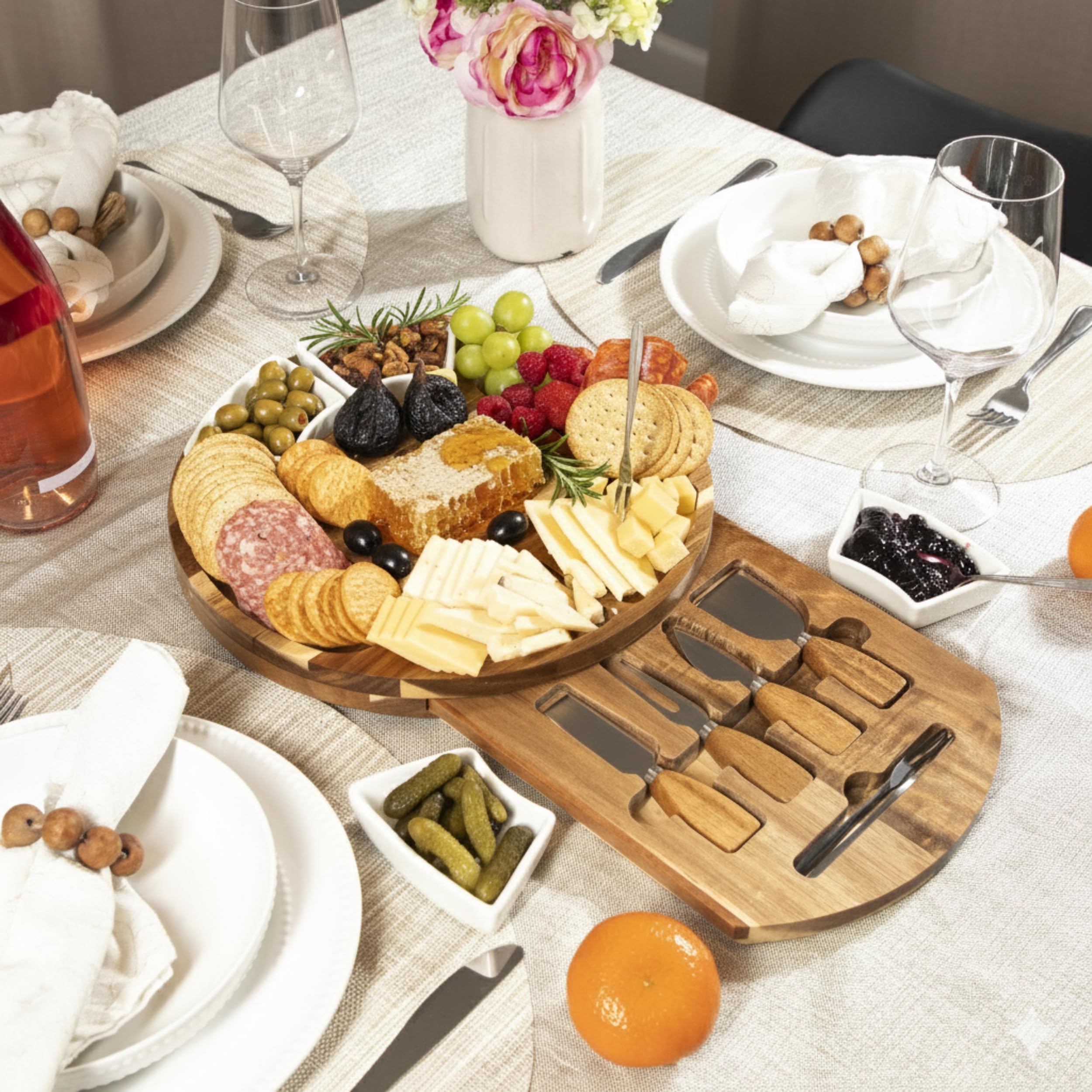 Käsebrett & Messer Set aus Akazie, Charcuterie-Brett mit Keramikschalen, ausziehbarer Schublade und Servierutensilien, perfekt für Unterhaltung, ideales Geschenk für Hochzeiten, Einweihungsfeiern und