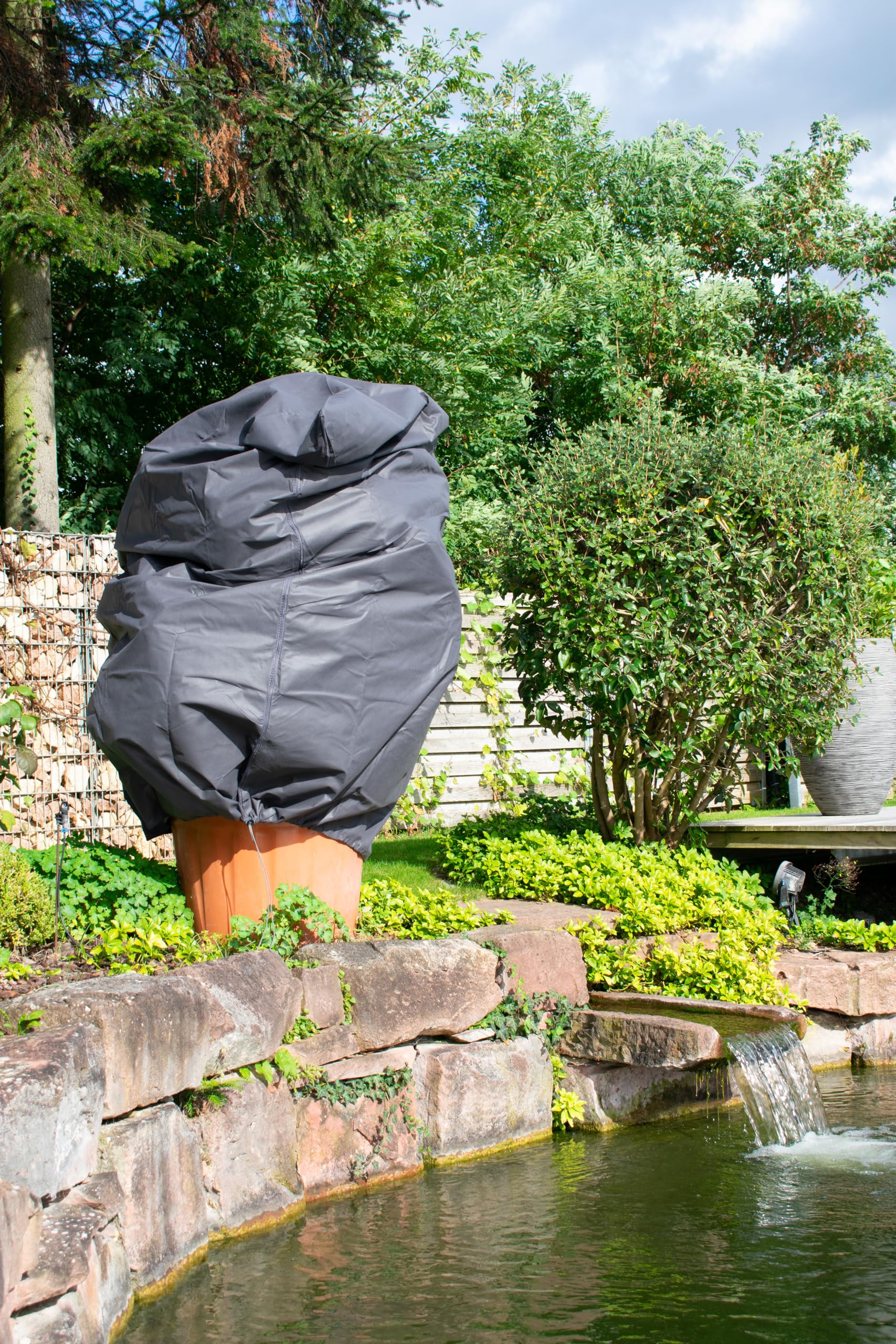 schlauchmeister 24 ... wir leiten's durch ... Premium XXL Winterschutz für Pflanzen grau Kübelpflanzen Winterschutzcover draußen Haube 300 x 240 cm Reißverschluss Zugband Pflanzenschutzhaube