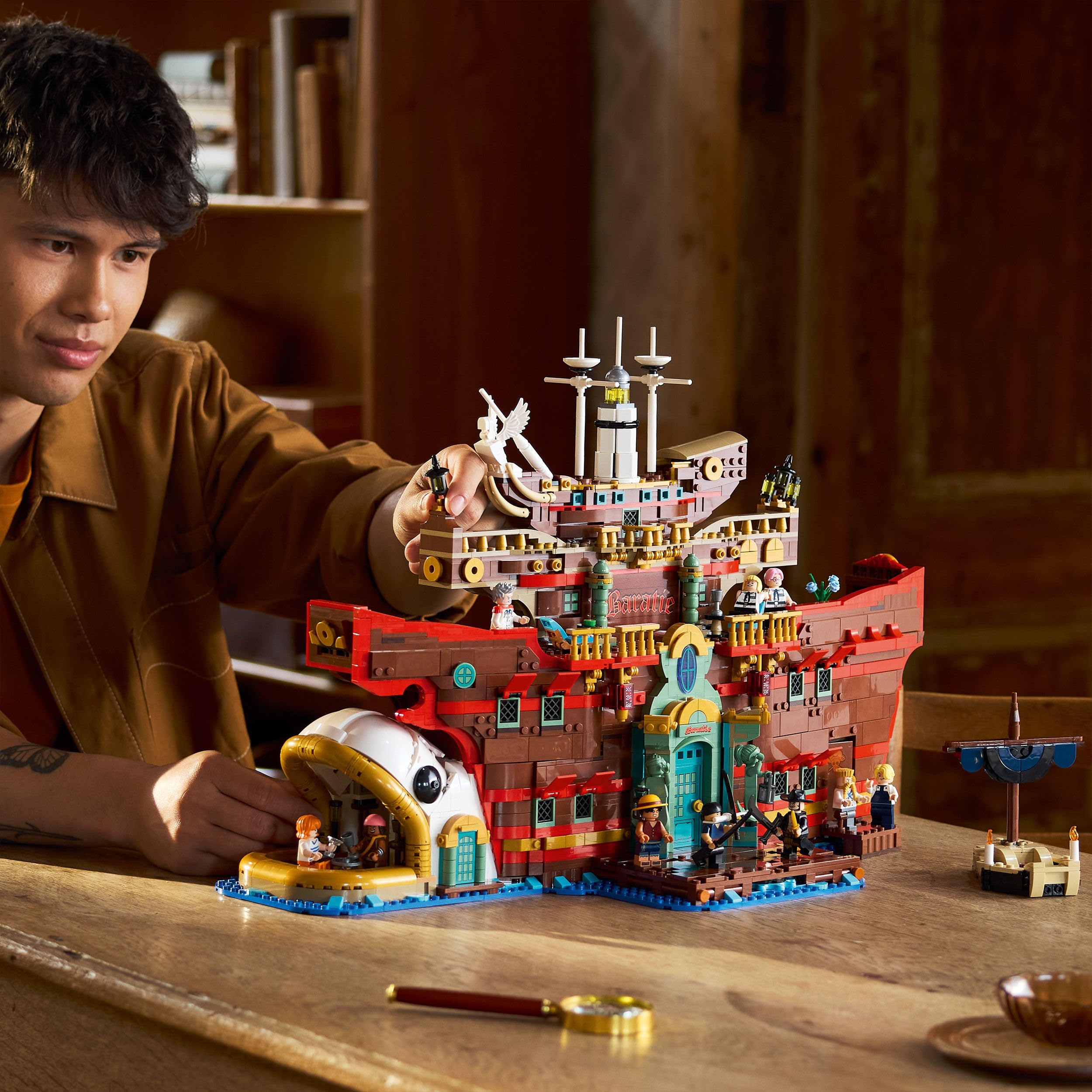 LEGO ONE PIECE - Baratié, das Schwimmende Restaurant - Bauset für Erwachsene - Modellbau mit detailliertem Innenraum sowie 10 Minifiguren inkl. Luffy, Nami & Sanji - Anime Geschenk für Fans - 75640