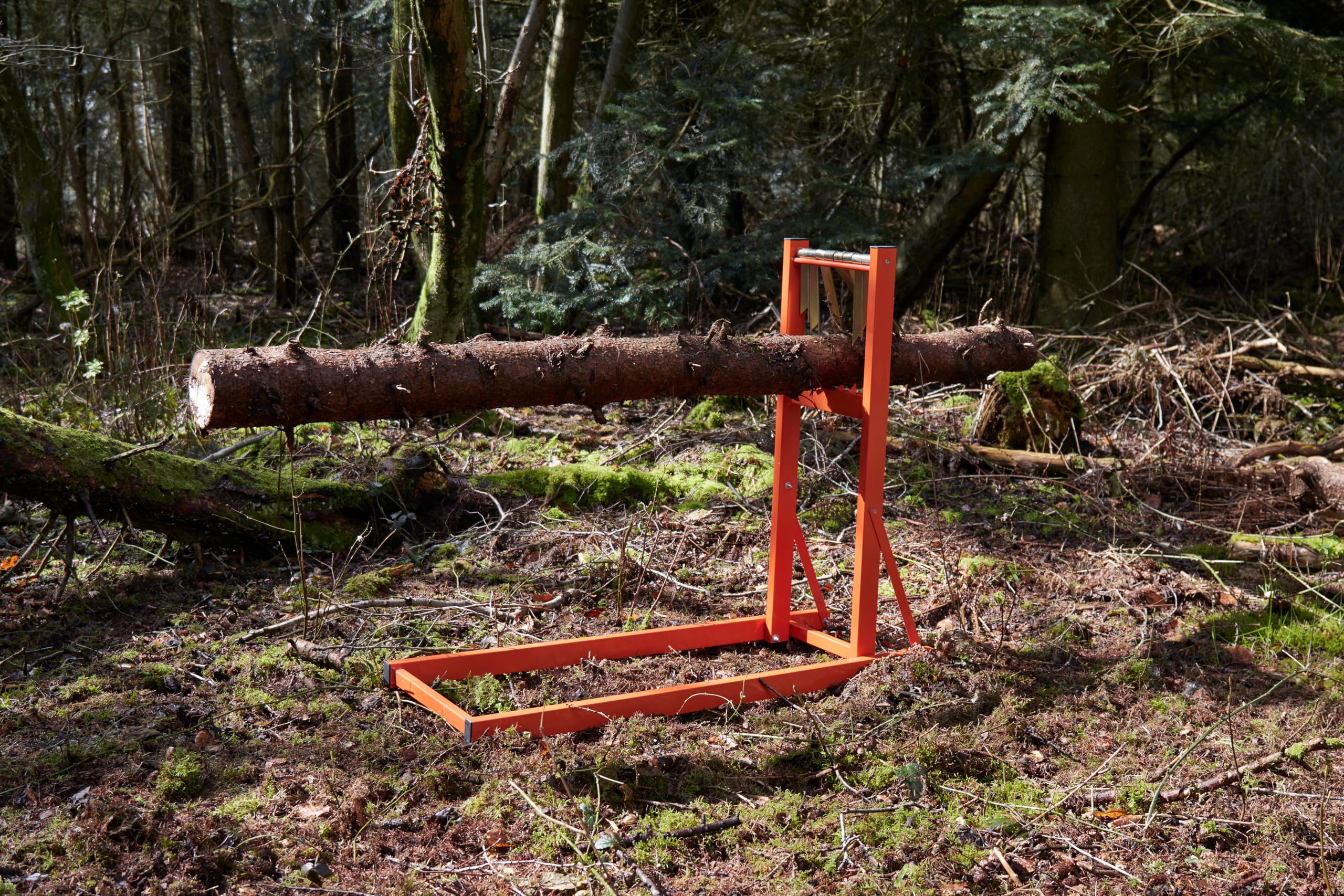 P. Lindberg Sägegestell zum Schneiden von Brennholz, Holzhalter aus Metall | Sägebock für Kettensägenarbeiten, Holzschnittstütze, Brennholzständer,Holzspaltständer,Holzhalter für Stämme bis zu 4 m Länge