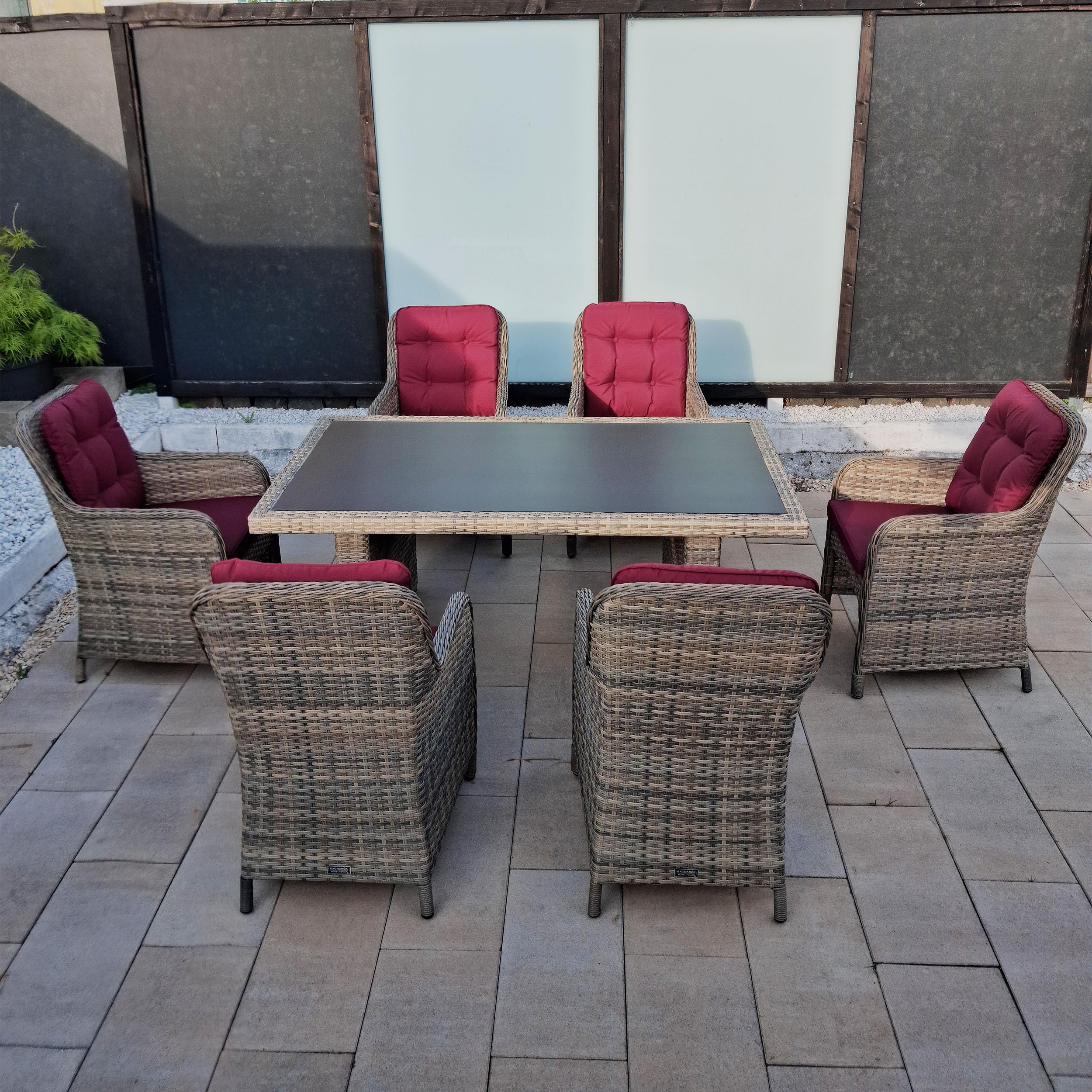 RAGNARÖK PolyRattan - Deutscher Hersteller - Gartenmöbel Essgruppe Tisch 6 Sessel 12 Polster Rostfrei Aluminium Naturfarbene Garnitur (Doppelhalbrund-Rattan) + Polster Weinrot, Glas Schwarz