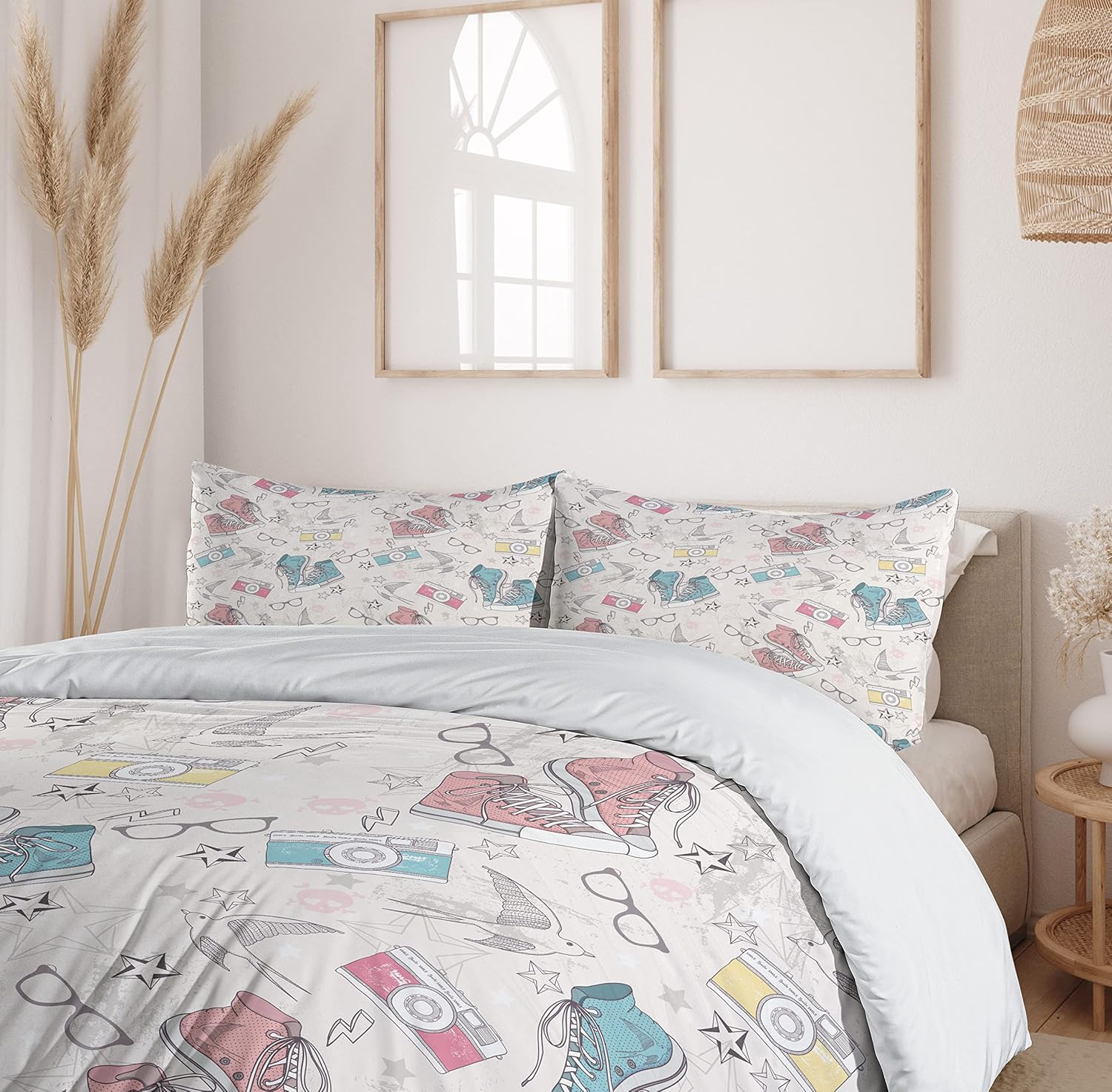 Ambesonne Vintage Duvet Cover Set, Grunge Patterns Shoes Photo Camera Glasses Stars Thunders Birds for Teen, Decorative 2 Piece Bedding Set with 1 Pillow Sham, Twin Size, Rose Multicolor