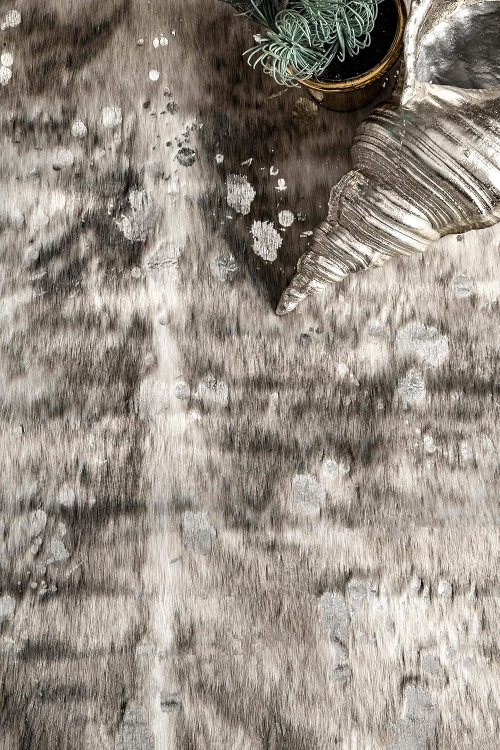 nuLOOM Tinley Spotted Faux Cowhide Area Rug, 5' x 6' 7", Grey