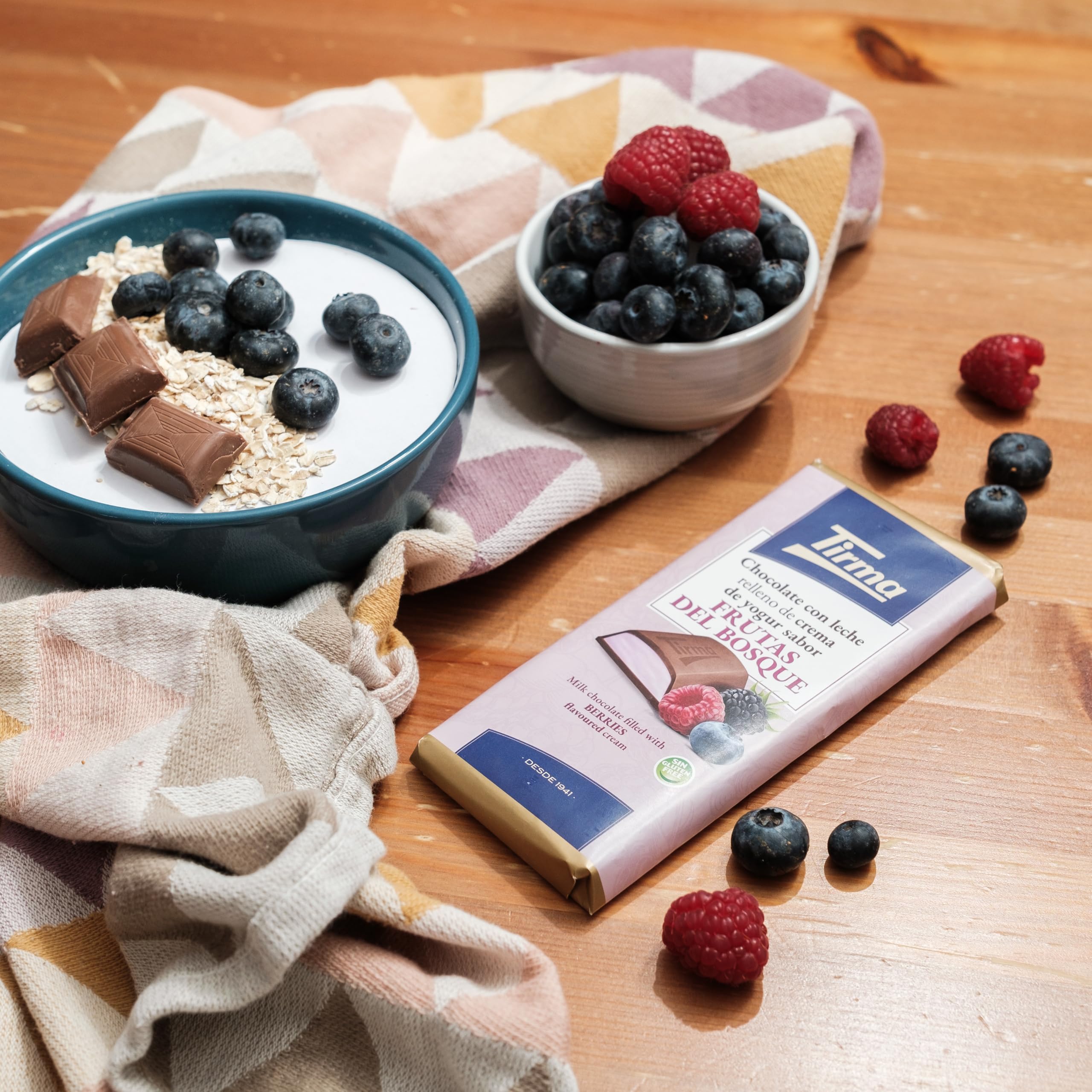 Tirma Chocolate con Leche y Frutos del Bosque 103 g | Tableta de Chocolate Rellena de Crema de Yogur y Frutos Rojos | Chocolate Cremoso Afrutado para Snack, Postre o Capricho Dulce