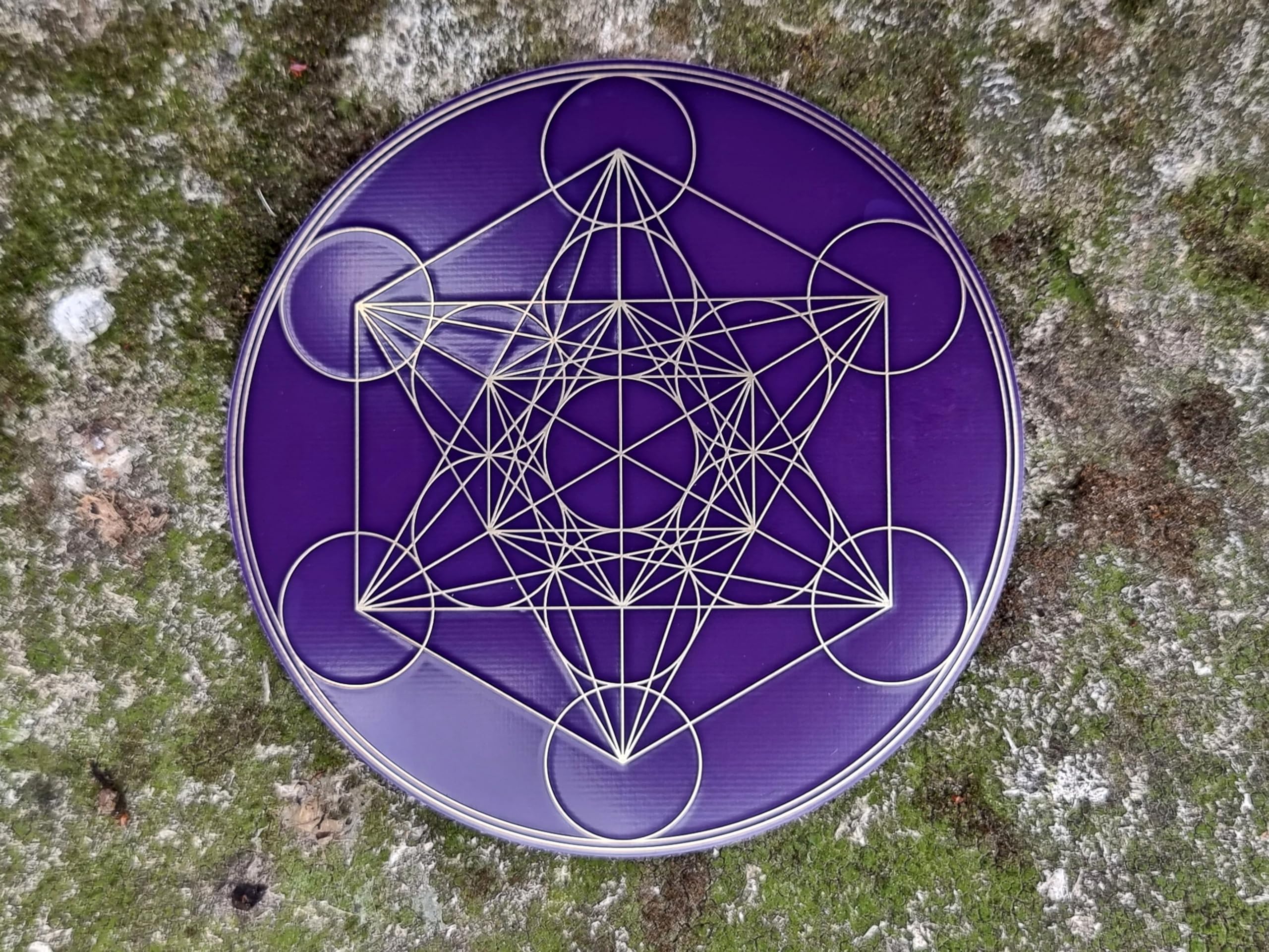 Disque Cube de Metatron et fleur de vie - Disque 10 cm protection et dynamisation à 2 faces cuivre plaqué or, émetteur passif d'ondes scalaires - Disque héliquantix