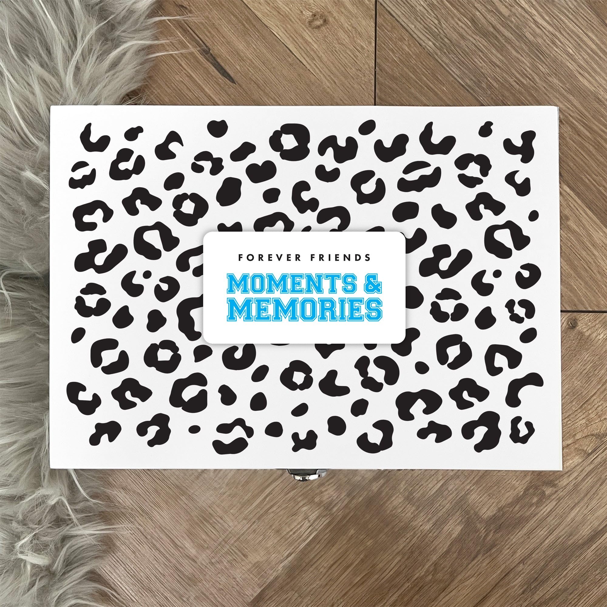 Caja de recuerdos personalizada de madera blanca con estampado de leopardo | Almacenamiento de recuerdos y momentos personalizados | Regalo de cumpleaños, dama de honor o graduación para ella |