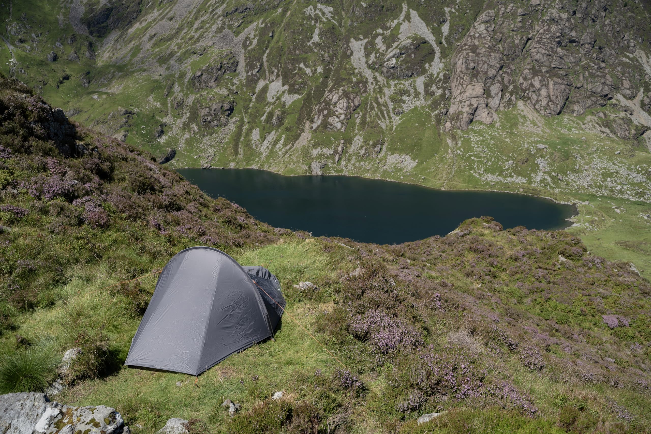 Lifesystems Solo Peak ultralekki namiot 3000 mm HH, całoroczny, 1-osobowy namiot Fast-Pitch do szybkiego pakowania, bikepackingu, dzikiego biwakowania, wędrówek i imprez