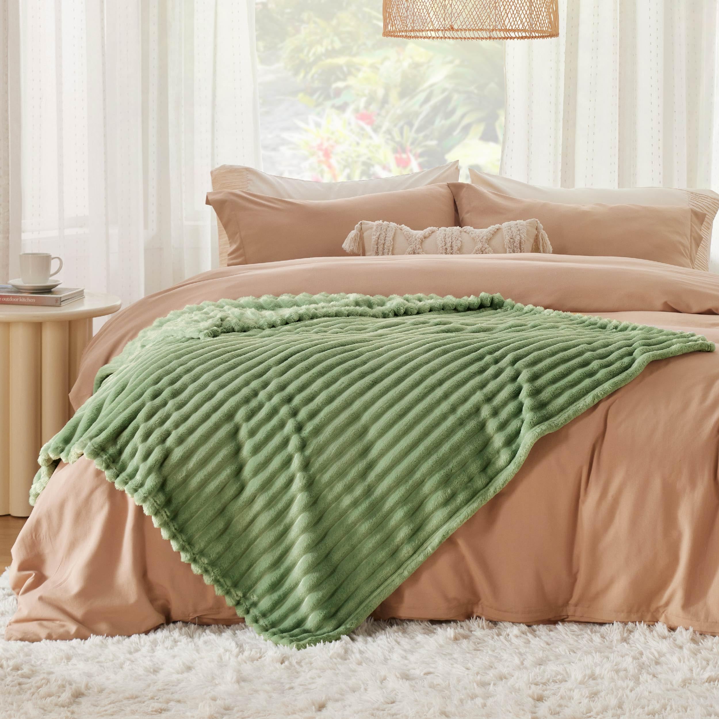 BEDSURE Coperta morbida in lana e pile, coperta per divano, morbida e calda a coste, per camere, decorazione per soggiorno e coccole, copriletto, Reseda, 150 x 200 cm