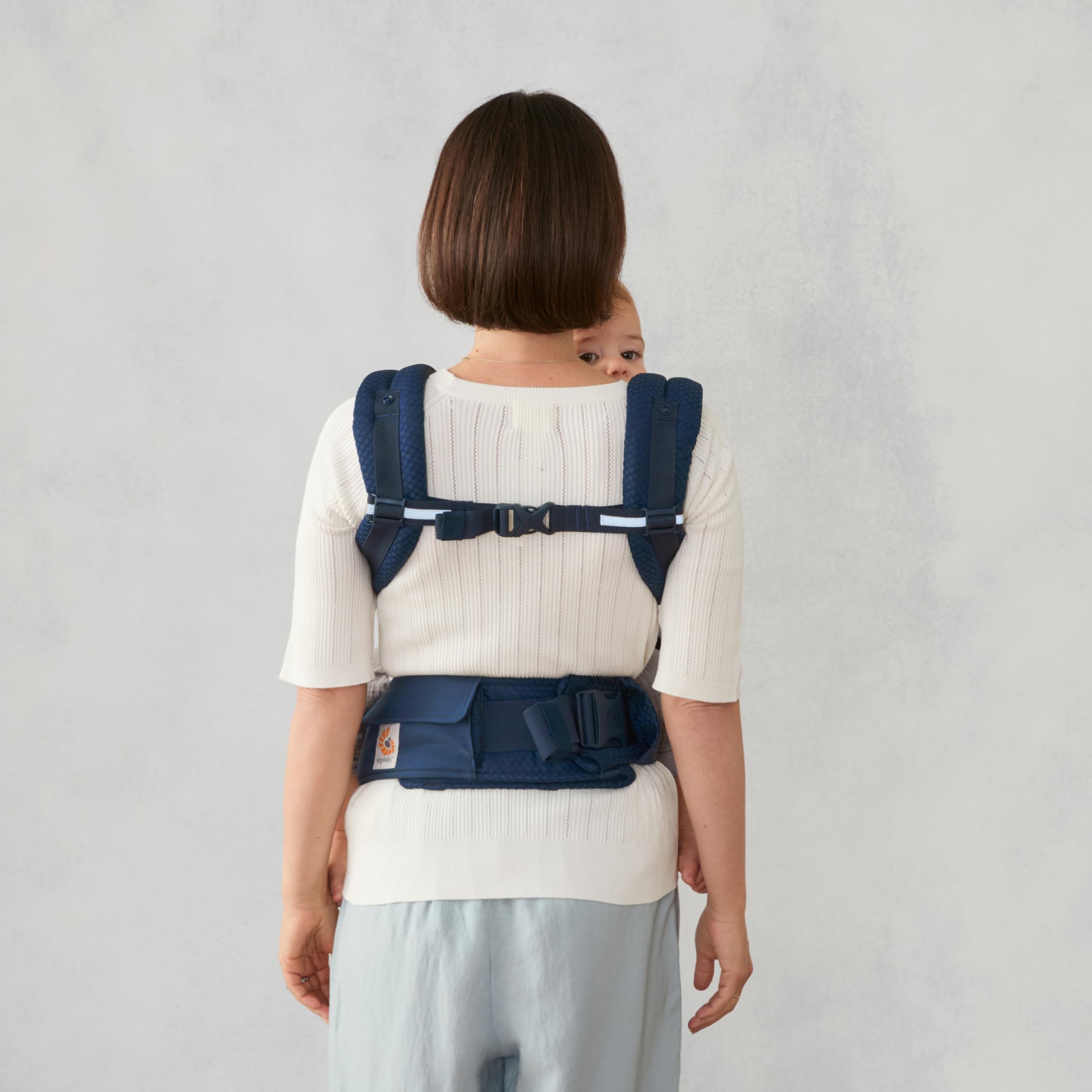 Ergobaby Alta Hip Seat Babytrage mit Babyhüftsitz für Babys und Kleinkinder ab 4 Monaten (5,5 kg - 20,4 kg), Hüftsitz Trage Hüfttrage mit SoftFlex Mesh