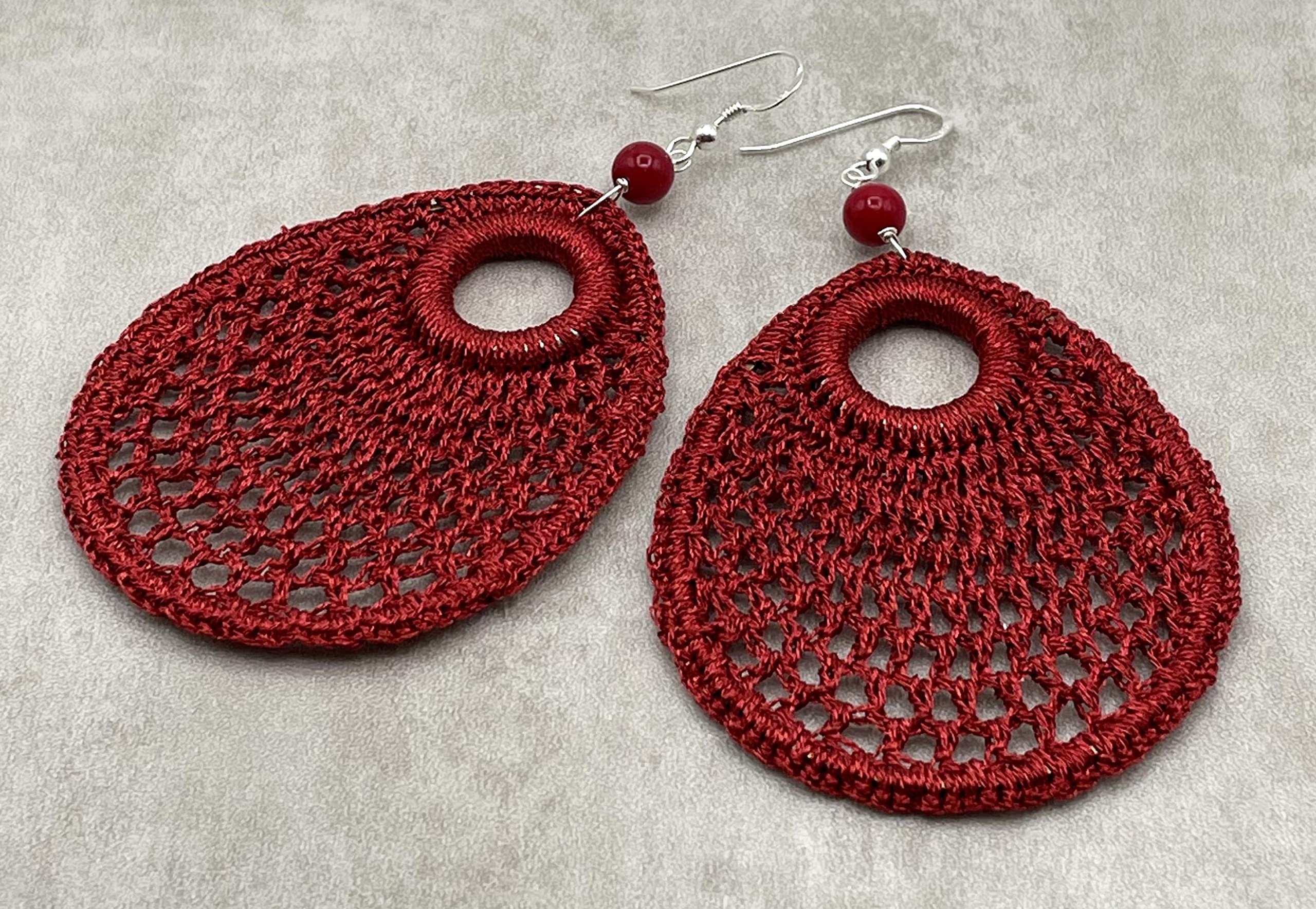 Pendientes Crochet y Coral Rojo, Plata 925, Joyas Artesanales, Estilo Moderno, Regalo para Mujer