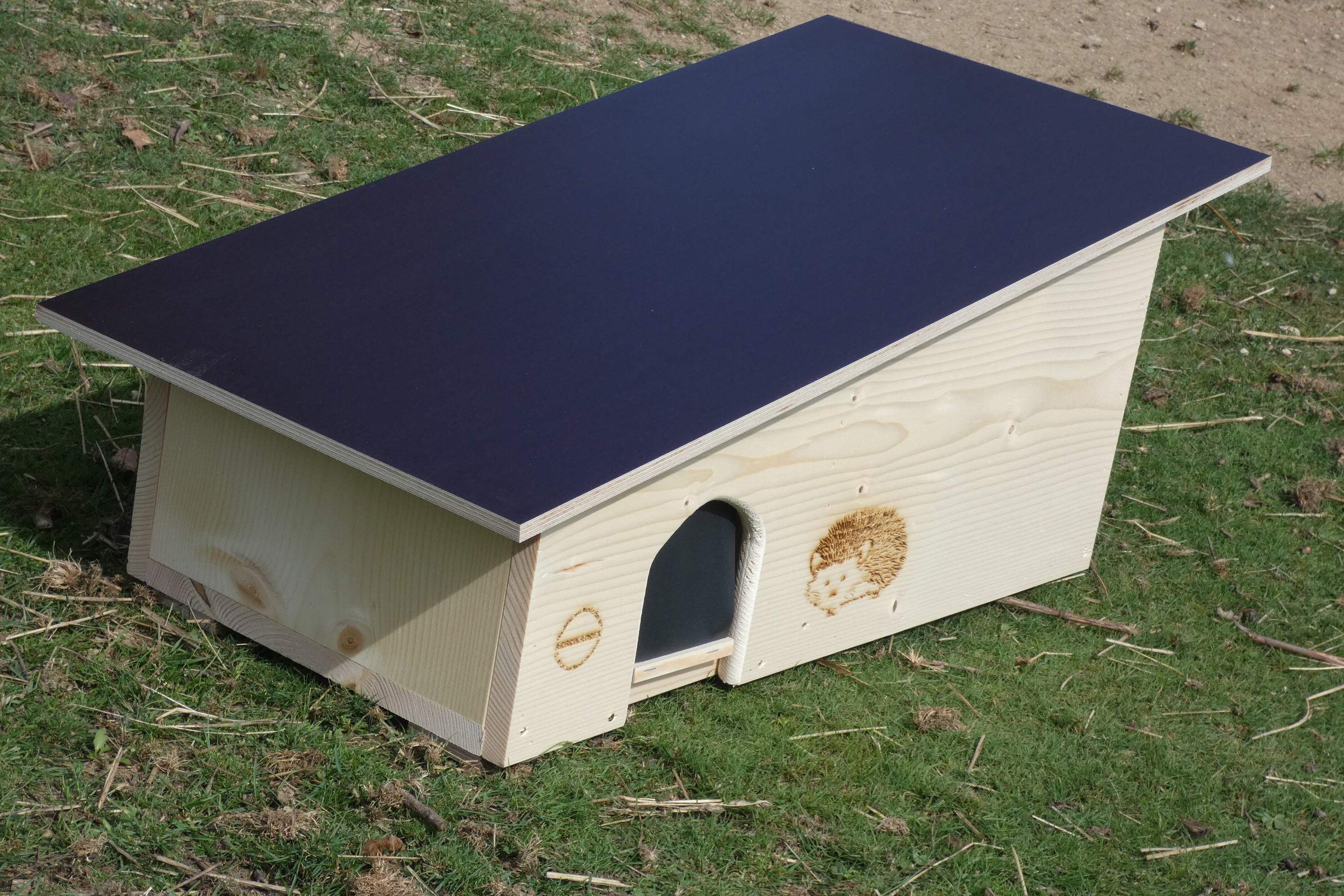 Kein Bausatz: Mega Igelhaus 80cm x 40cm x 32cm Igelhotel 18mm Fichtenholz Witterungsbeständig Winterfest Labyrintheingang easytouch-Rattenklappe und Boden, Herstellung in Niederbayern
