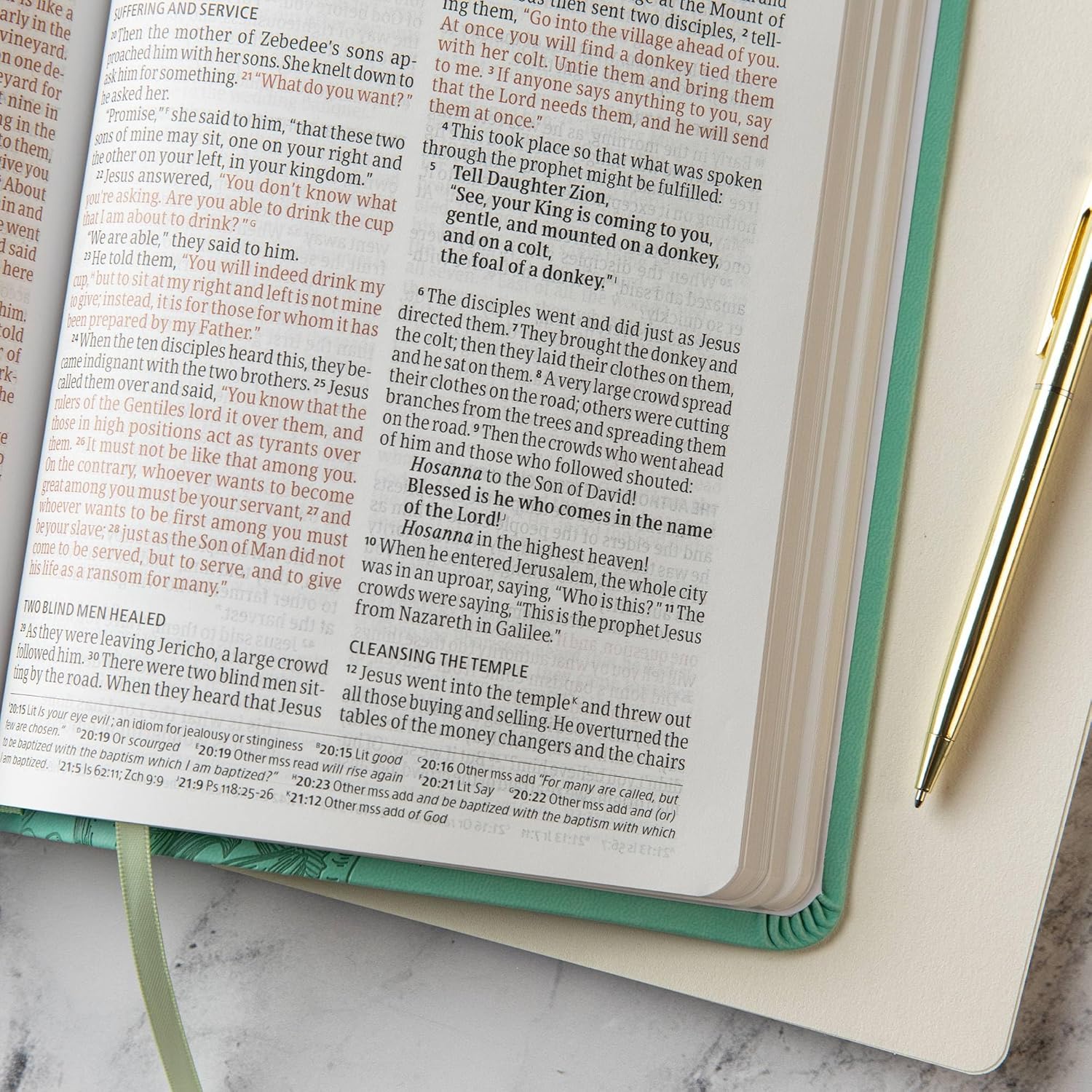 CSB Large Print Thinline Bible, Value Edition, Light Teal LeatherTouch, Red Letter, Presentation Page, Footnotes, Full-Color Maps, Easy-to-Read Bible Serif Type