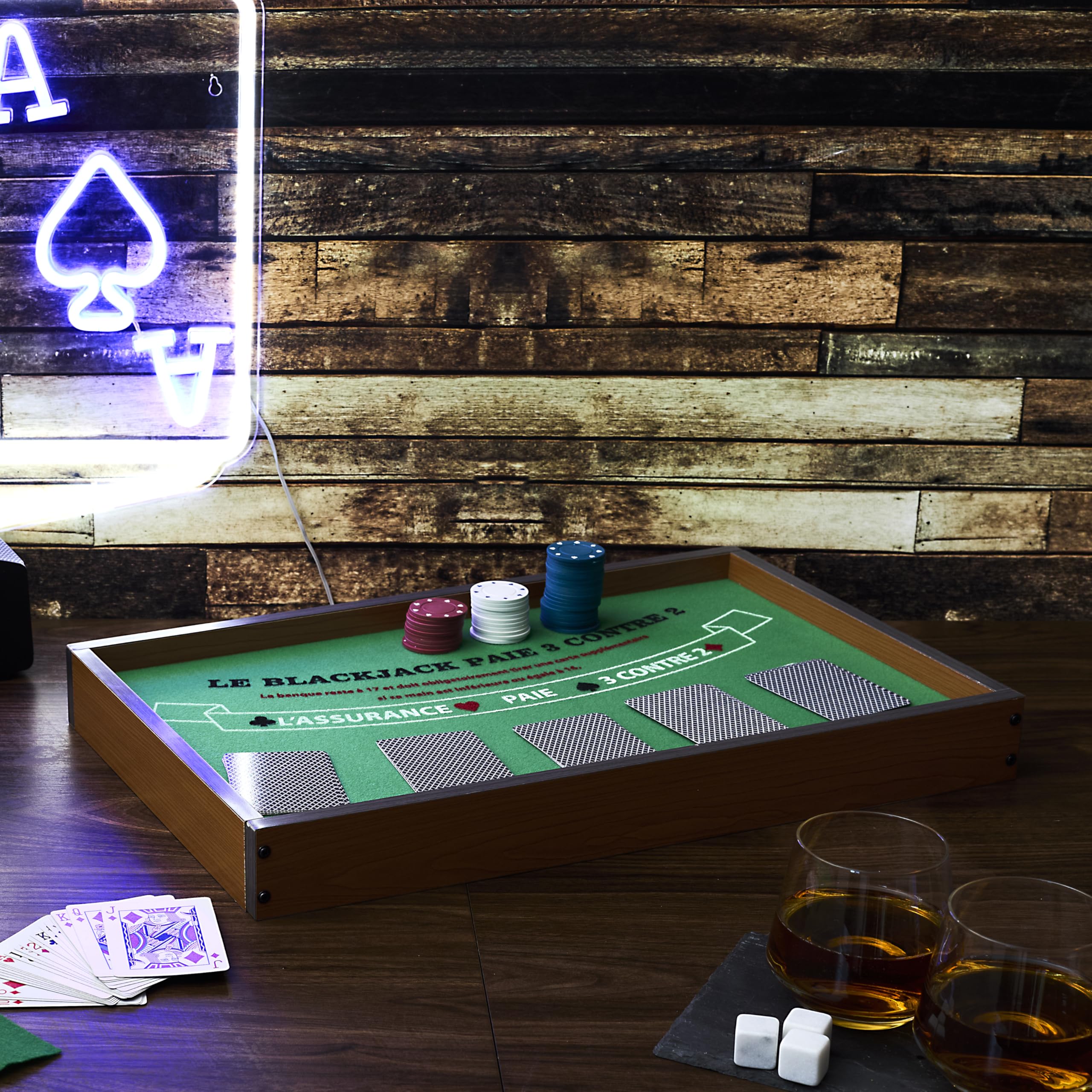 Meister Gadget, MG3490, Bring das Kasino nach Hause mit diesem Spiel des Kasinos 2 in 1 ! Bluffen, Strategie und viel Lachen garantiert mit diesem Spiel von Black Jack und Roulette.