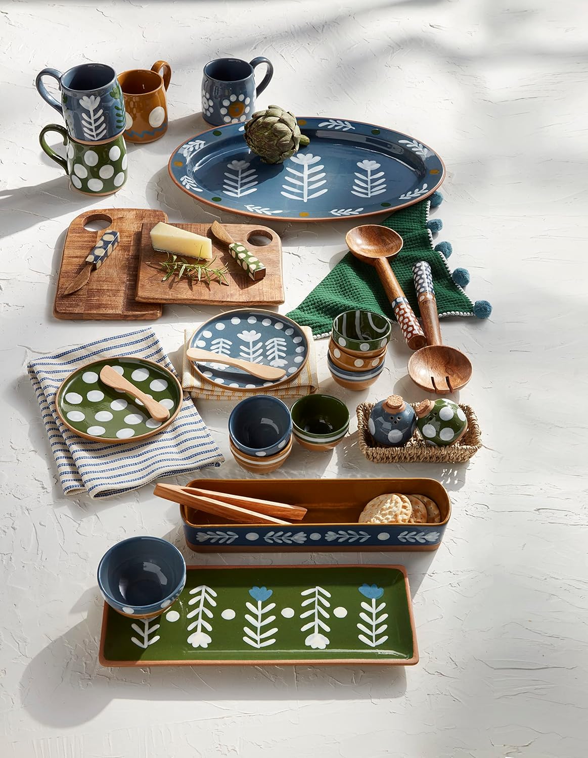 Mud Pie Dotted App Set, plate 6 1/2" dia, spreader 5 1/2", towel 21" x 14", Green