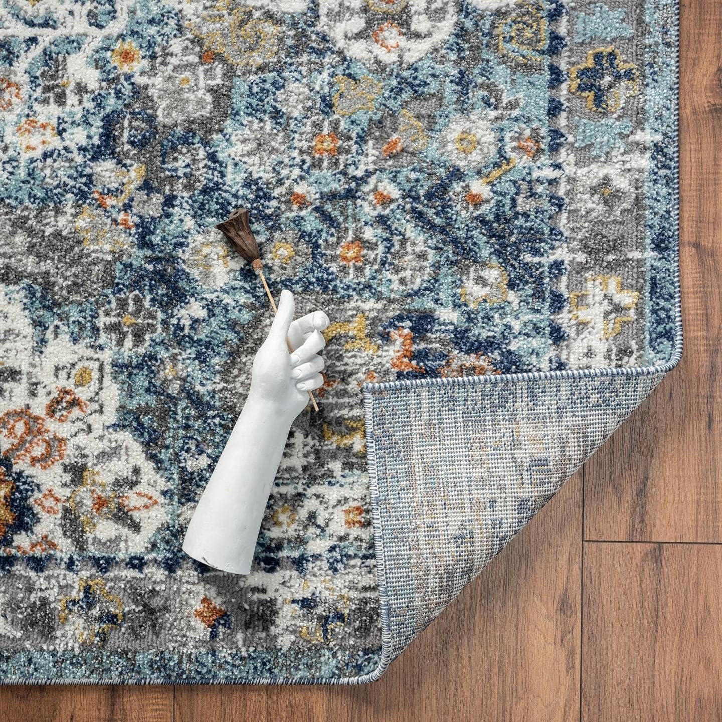 Oriental Weavers traditional rug pattern