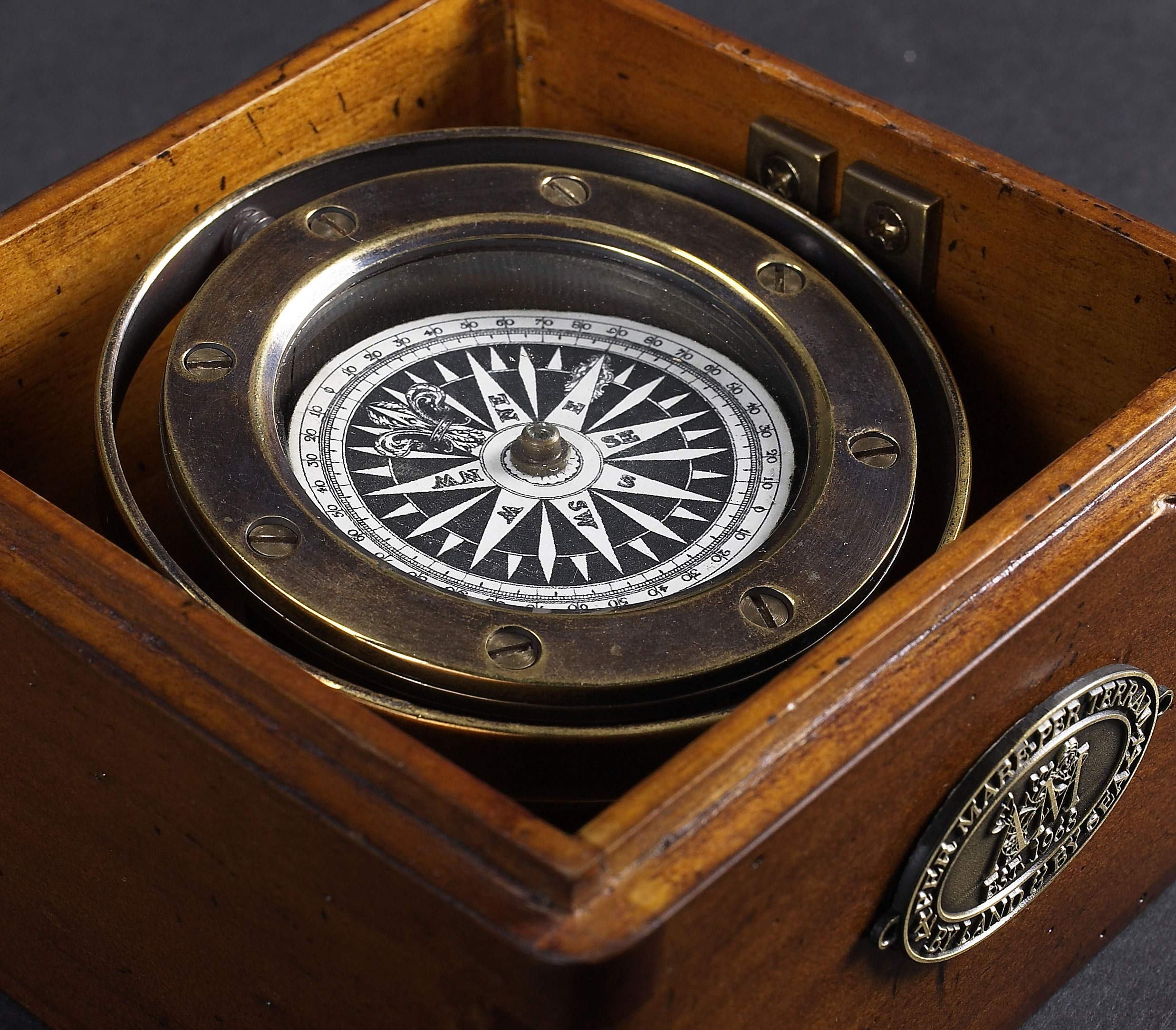Authentic Models [DL] Lifeboat Compass -