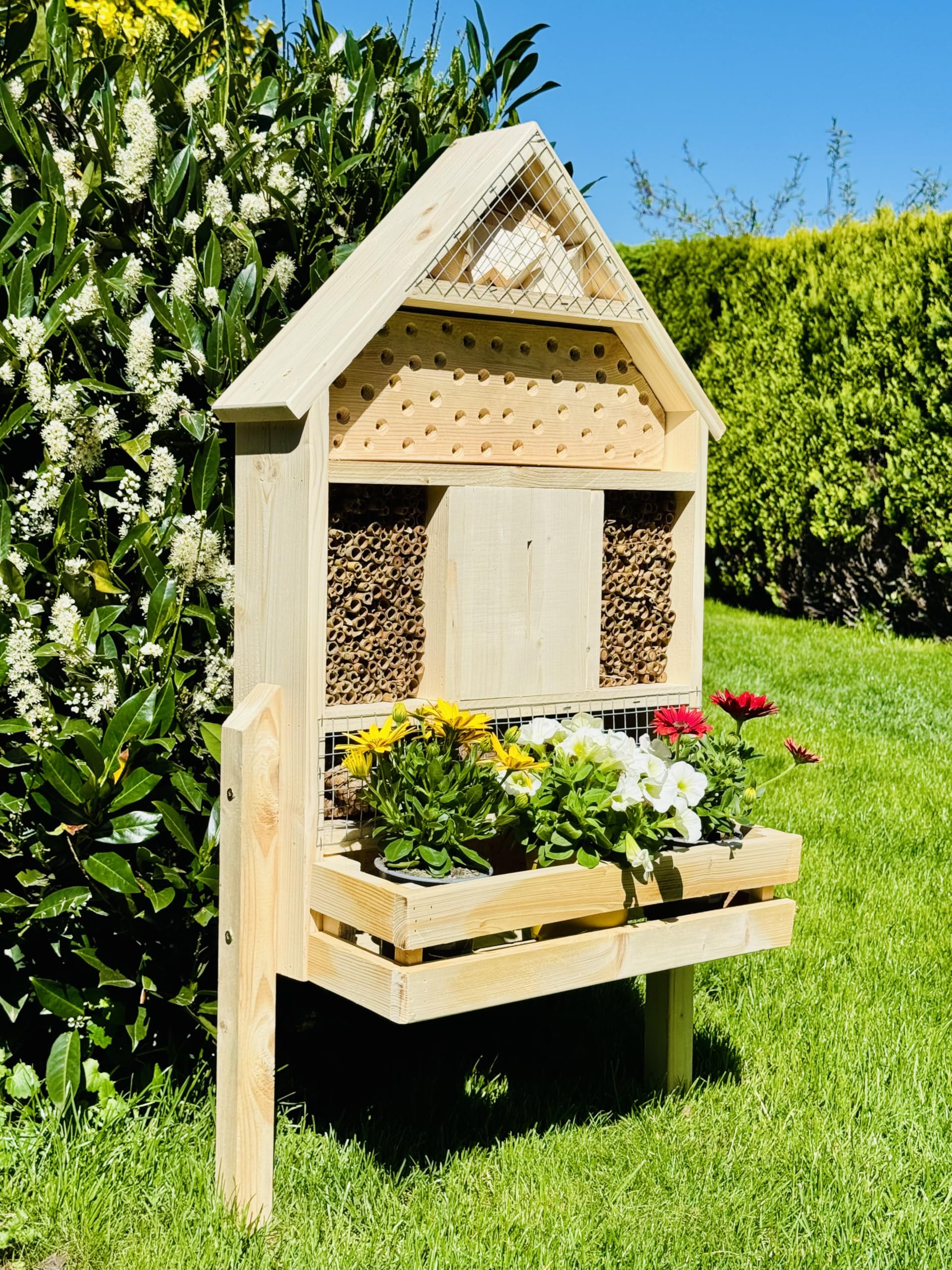 handgefertigtes Insektenhotel XL Wildbienen Nisthilfe I Insektenhaus mit Blumenkasten aus Holz und Standfuß 97 x 51 x 18 cm (HxBxT) I Wetterfest I Bienenhaus I Produziert in der EU