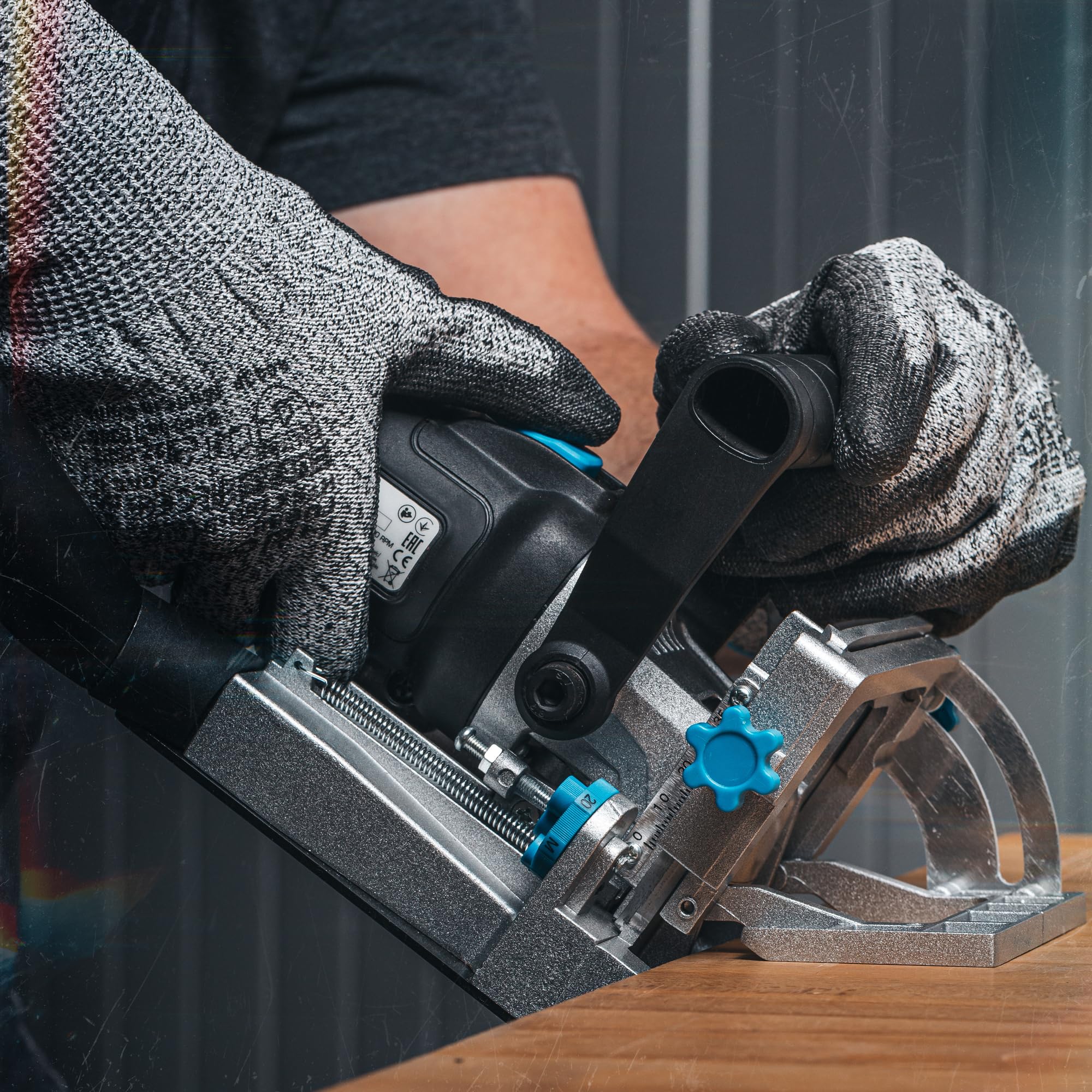 HÖGERT TECHNIK – Fraiseuse à biscuits sans fil 18V OneAccuSystem, assembleuse de lamelles pour bois, fraiseuse de rainures pour assemblages en MDF, 0-11000 tr/min, softgrip, sans batterie