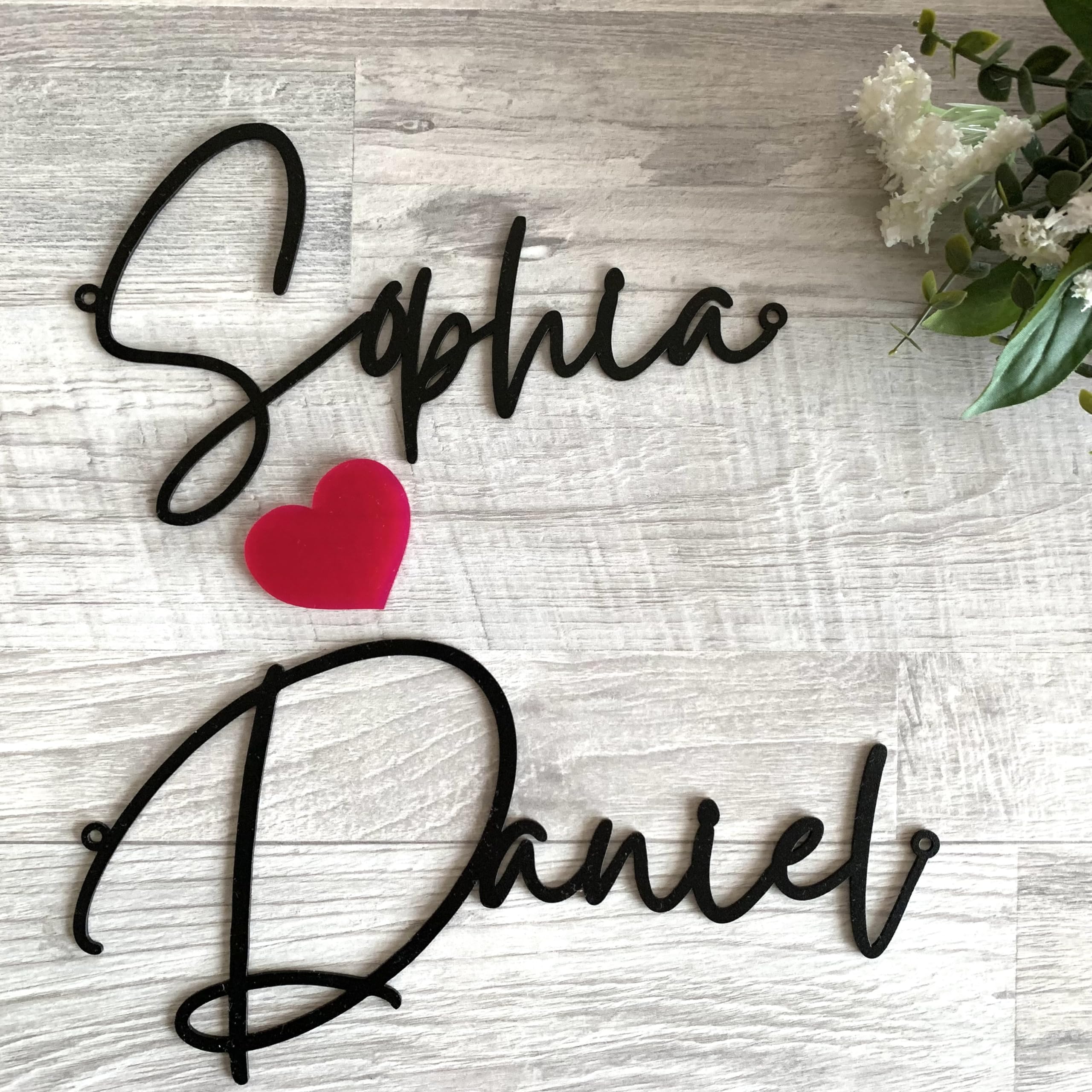2 Nombres de metálico y corazón, Personalizados Letrero metal, Decoración Salón, Regalo de boda para parejas, Aniversario, Compromiso, San Valentín, Cumpleaños, Nombres cortados con láser