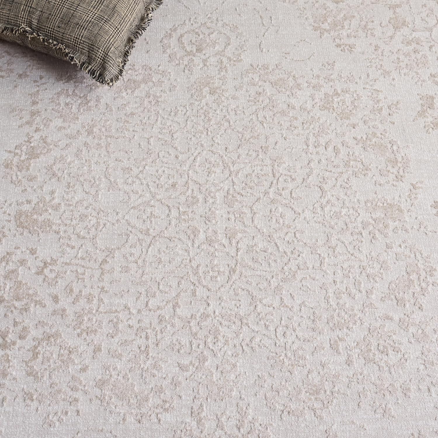 SAFAVIEH Reflection Collection Area Rug - 5'1" x 7'6", Cream & Ivory, Non-Shedding & Easy Cleaning, Ideal for Living Room, Bedroom (RFT664D)