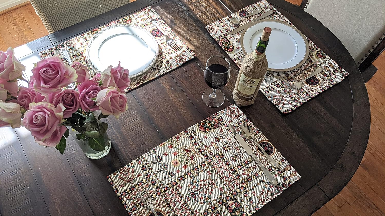 DaDa Bedding Cottage Botanical Dining Table Tapestry Bundle - Set of 8 Pieces Mughal Floral Garden Fleur Ornate Colorful Ivory Cotton Linen Decor - 4 Placemats, 2 Table Runners, 2 Throw Pillow Covers
