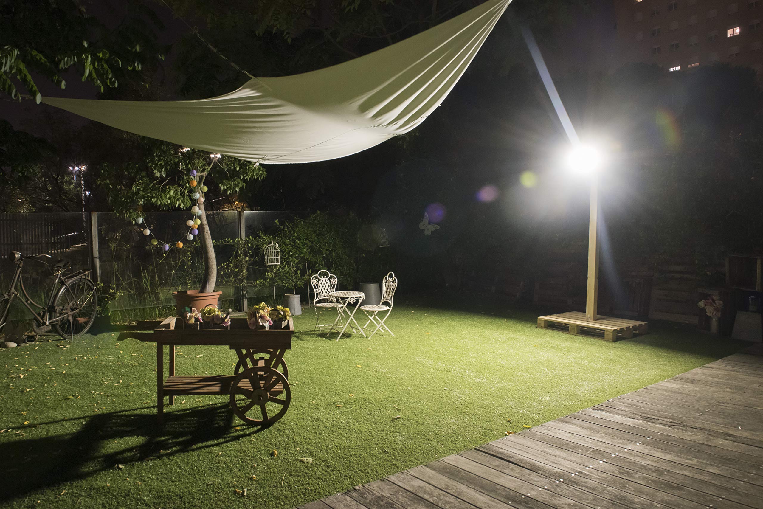 Projecteur Solaire LED 120W avec Télécommande – 224 LEDs Puissantes, Blanc Neutre 4000K, Éclairage Extérieur IP66, Autonomie 8–15h