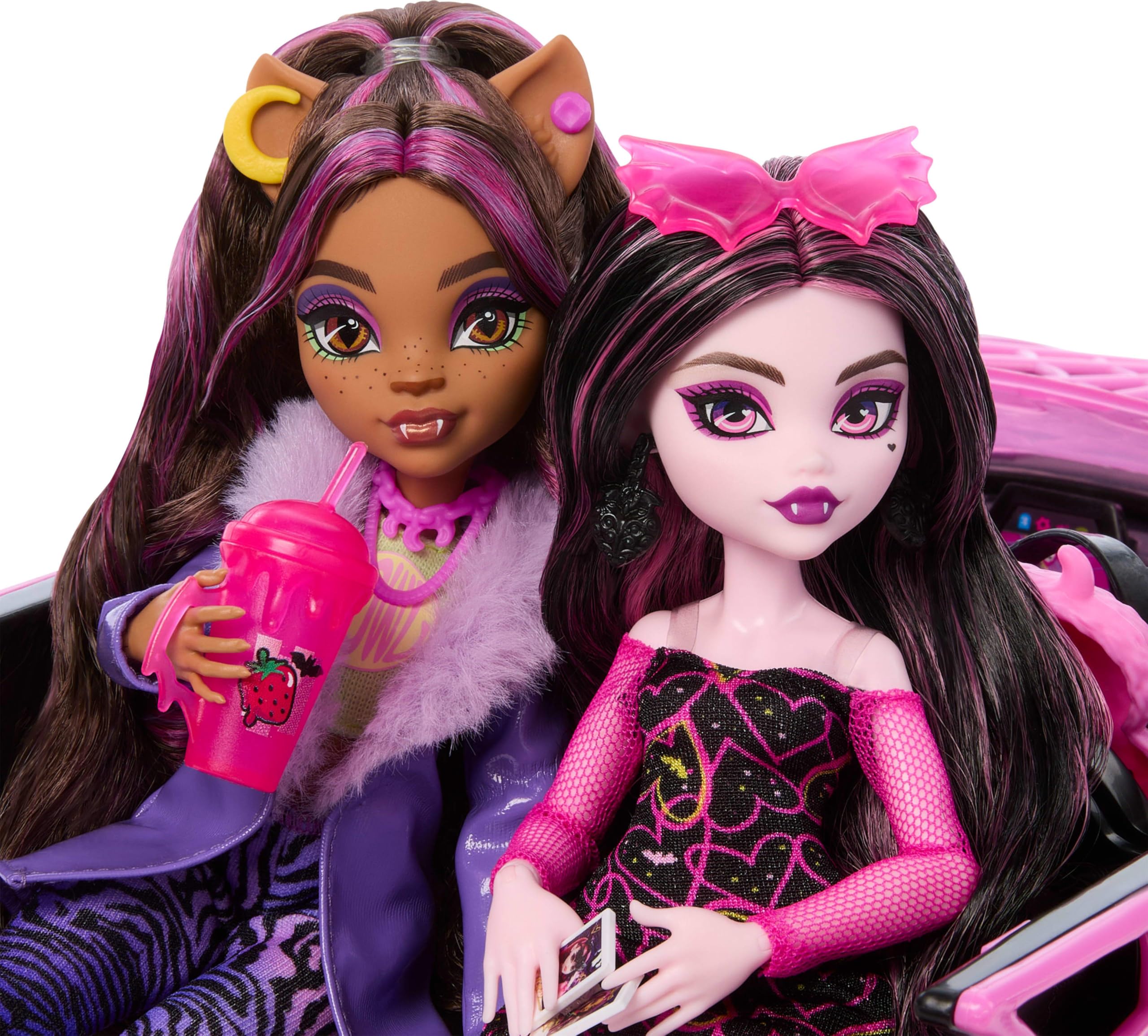 Monster High Eeekend Getaway zestaw do zabawy z lalkami Draculaura i Clawdeen Wilk, pojazd i 20+ akcesoria