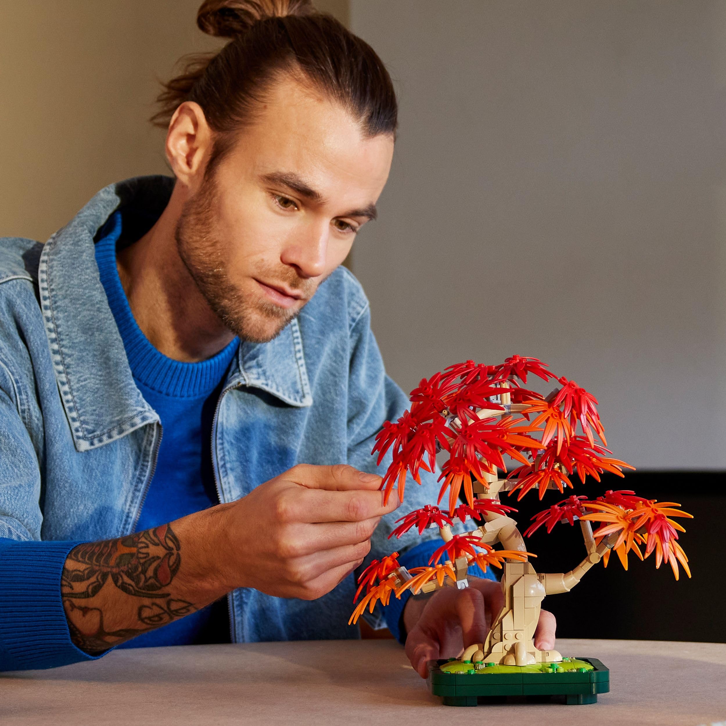 LEGO Botanicals Japanischer Roter Ahorn - Bonsai-Baum - Kunstpflanzen Set mit roten und orangefarbenen Blättern sowie einem baubaren Blumentopf - Kunstblumen DIY Deko Geschenk für Erwachsene - 10348