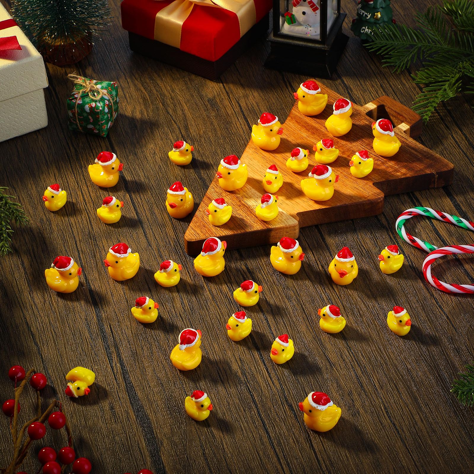 Lot de 80 mini canards miniatures de Noël en résine avec chapeau de Noël, accessoires pour