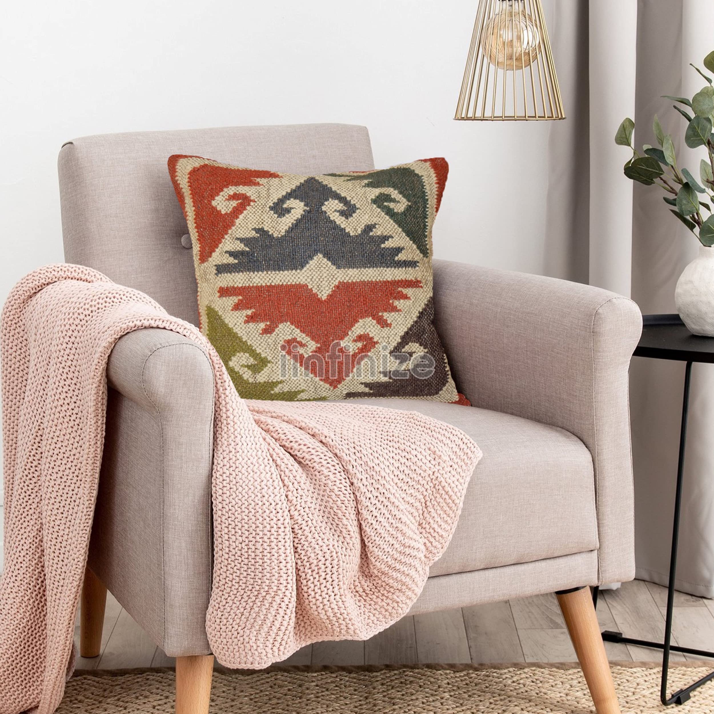 Housse de coussin en jute faite à la main au design ethnique haut de gamme
