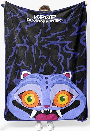 Jay Franco Cobertor de pelúcia infantil – Lã de pelúcia ultramacia e aconchegante para cama, sofá, decoração de casa, Derpy oficial licenciado, preto - Kpop Demon Hunters, 116 x 152 cm - Cobertor