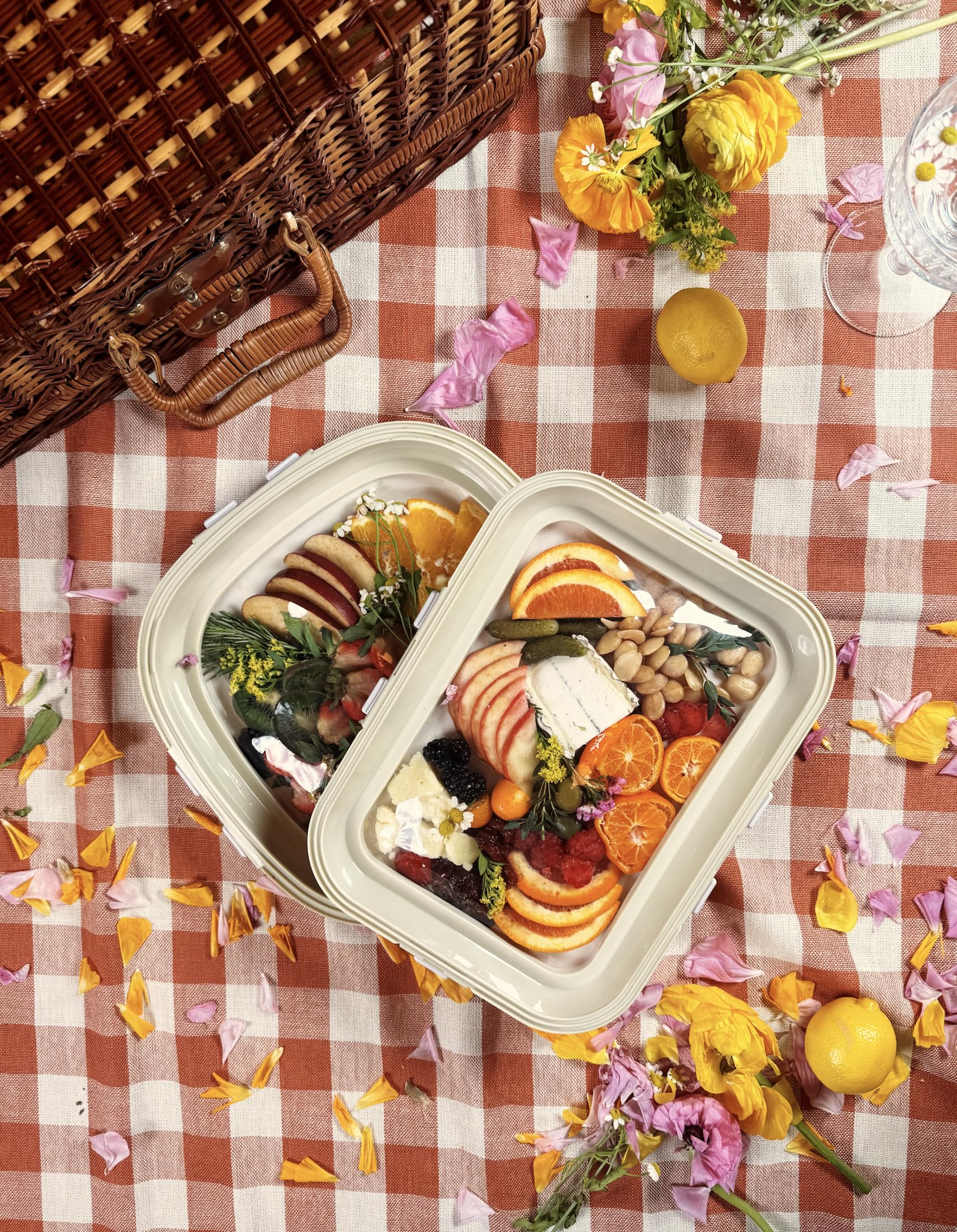 Crudités Paquete de 4 bandejas portátiles para aperitivos, recipientes de alimentos con tapa elástica reversible, sin BPA, reutilizable, apta para congelador y lavavajillas, ideal para preparación de