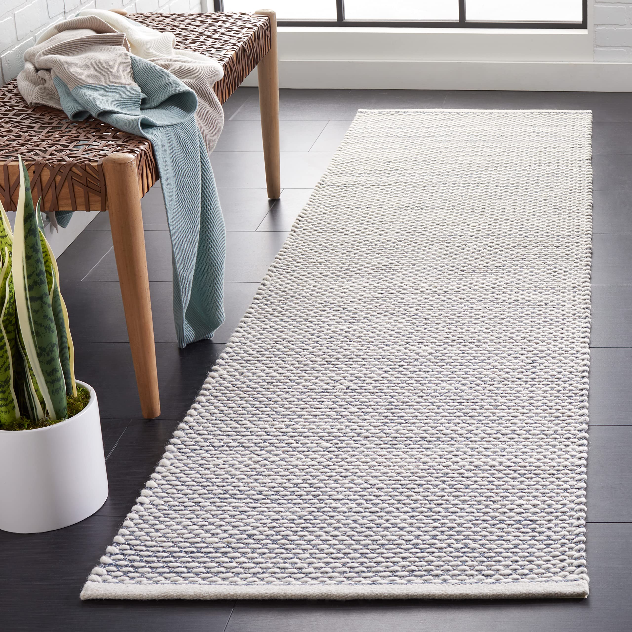 SAFAVIEH Vermont Collection Runner Rug - 2'3