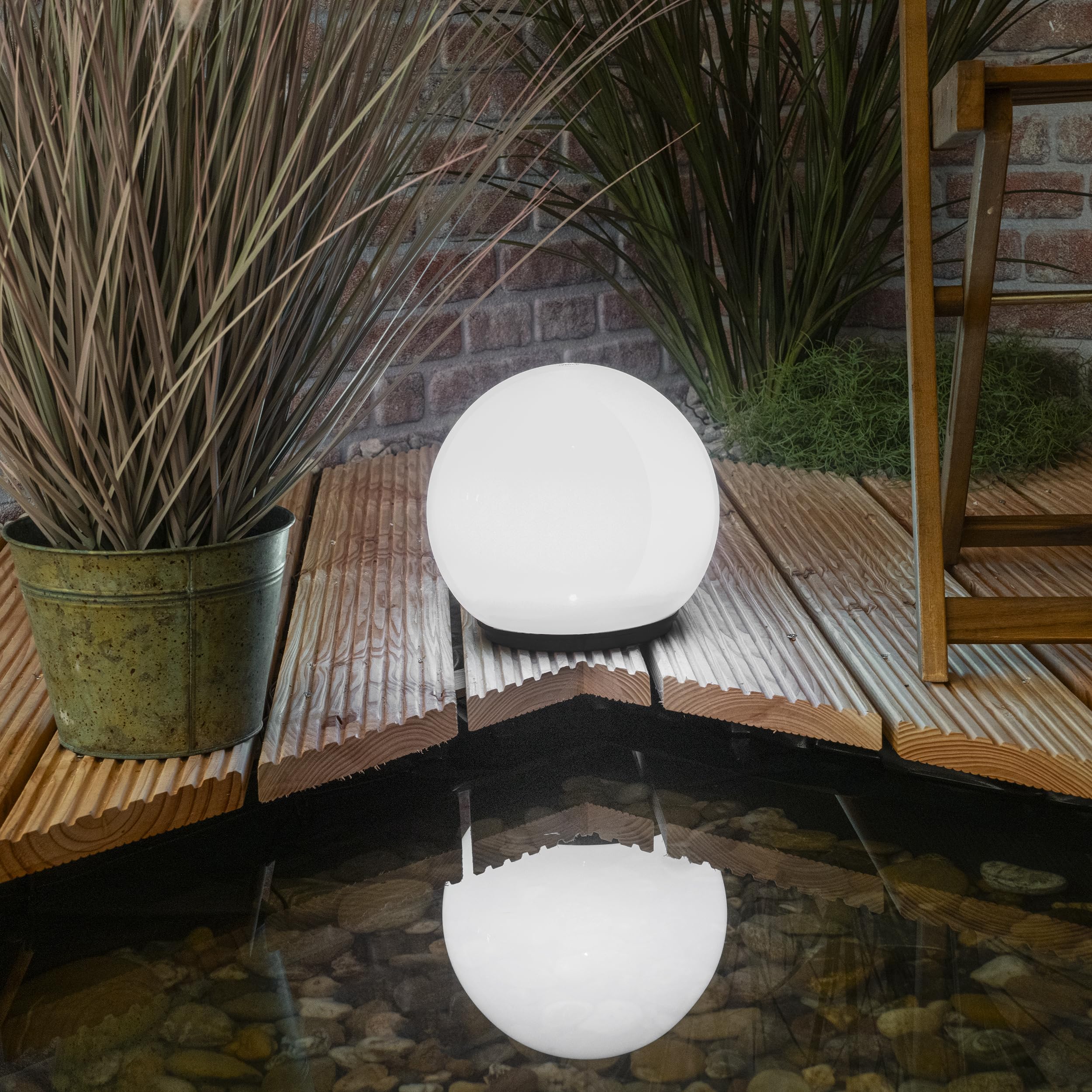 Esotec Solar Schwimmkugel Leuchtkugel Garten Ø25cm Fernbedienung 102619 | Ø25cm, Fernbedienung, 7 Lichtfarben, Kaltweiß & RGB, bis 8 Std, Akku wechselbar, Polykristallin, IP66, schwimmend & stehend