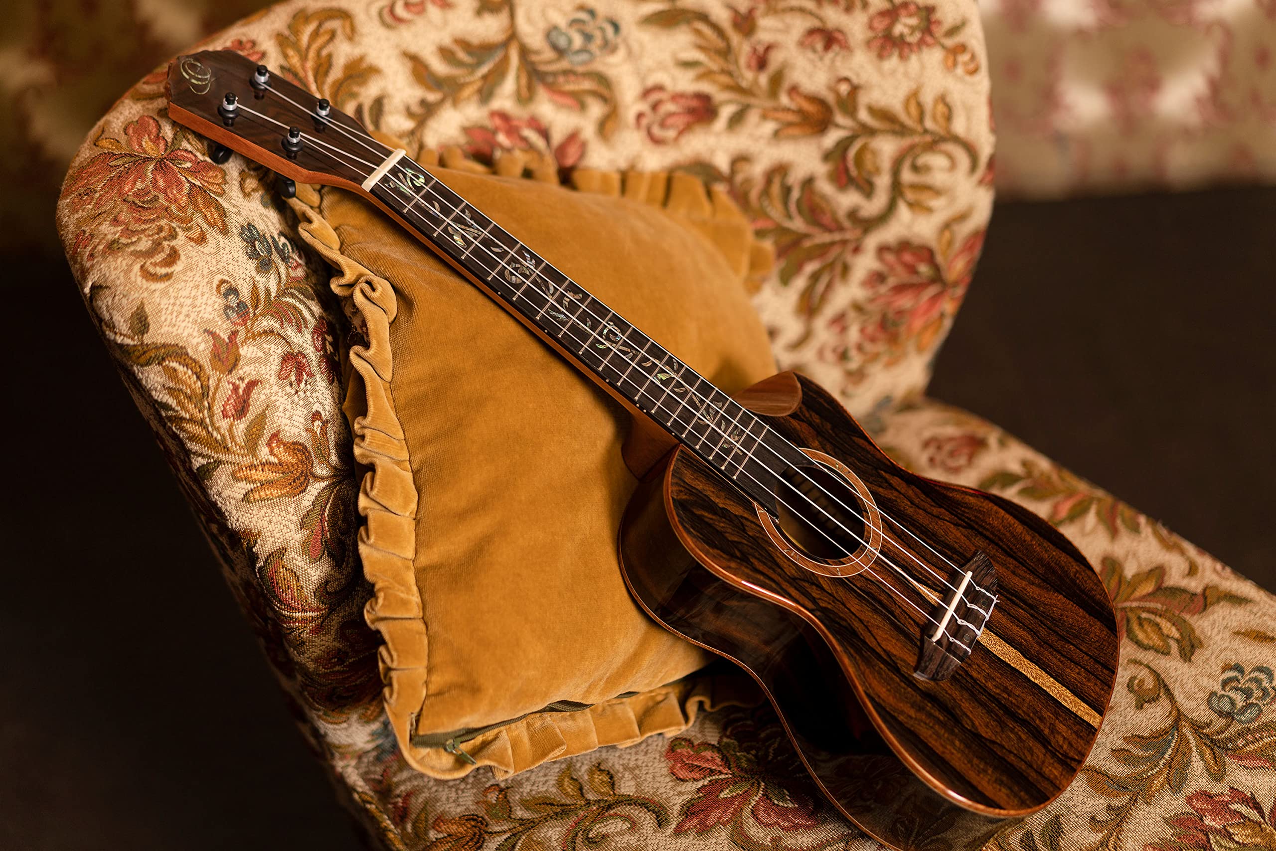 Ortega Guitars Ukulele Concerto Elettro-Acustico – Elite Series – Gig Bag Inclusa – Ziricote, Natural (RUET-ZC)