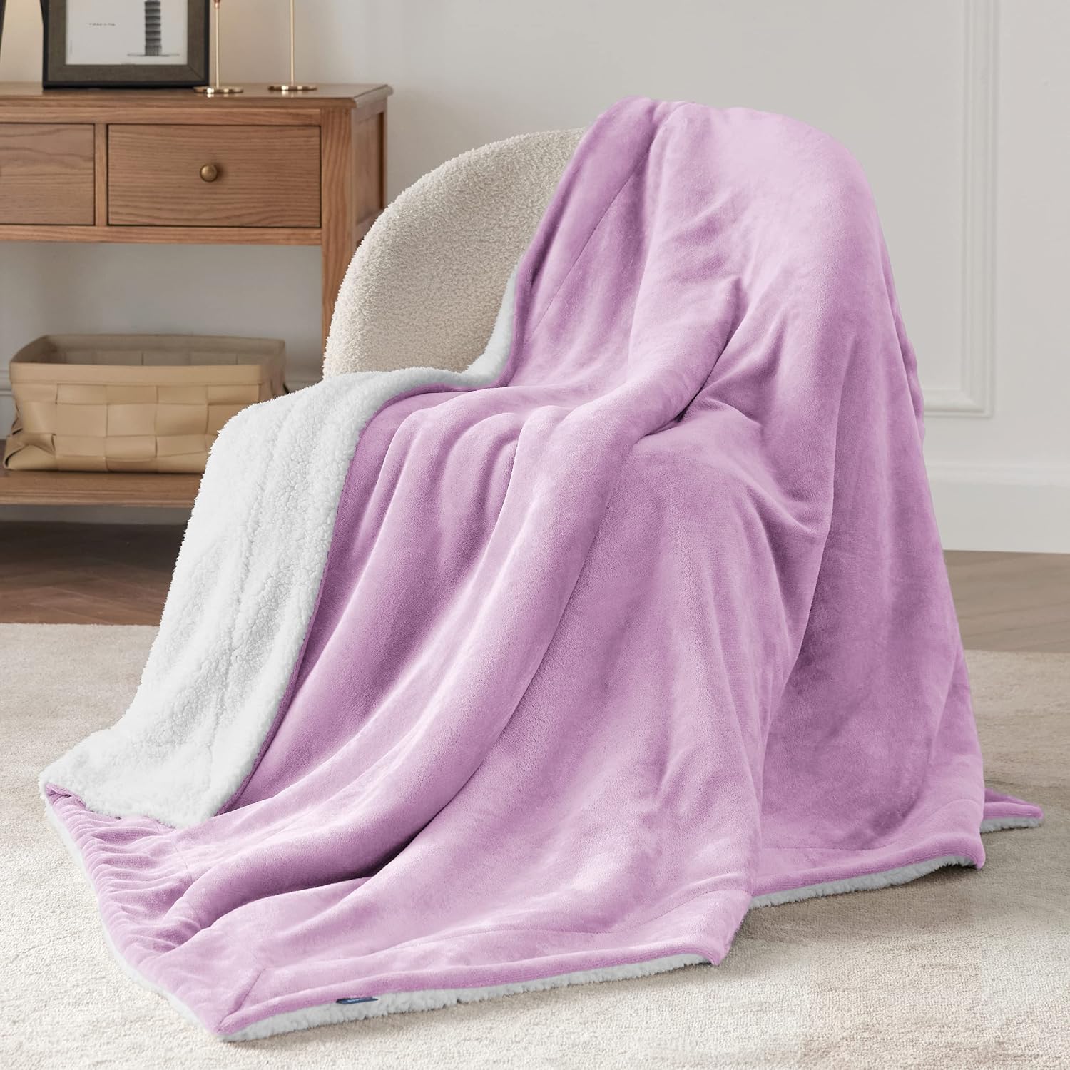 Bedsure GentleSoft Sherpa Fleece Throw Blanket for Couch, Non-Heated, Thick and Warm Throw for Girls and Women, Soft Fuzzy Plush Kids Blanket for Winter, Lilac, 50x60 Inches - Image 3