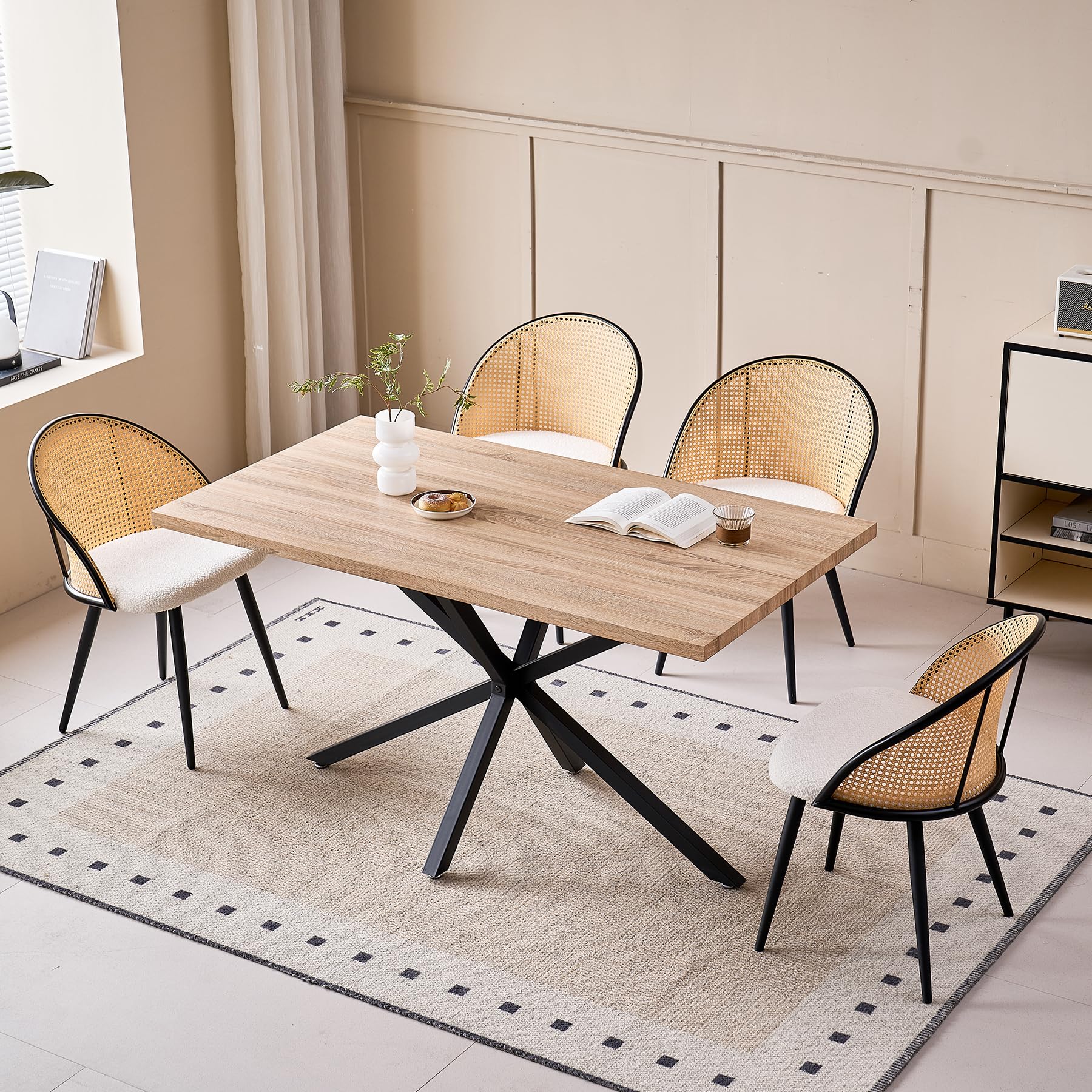 Set di 4 Sedie da Pranzo, Schienale in Rattan Intrecciato, Seduta in Peluche Granuloso, Struttura in Metallo Nero, Possono Essere Utilizzate come Sedie da Cucina, Sedie da Soggiorno - 3#