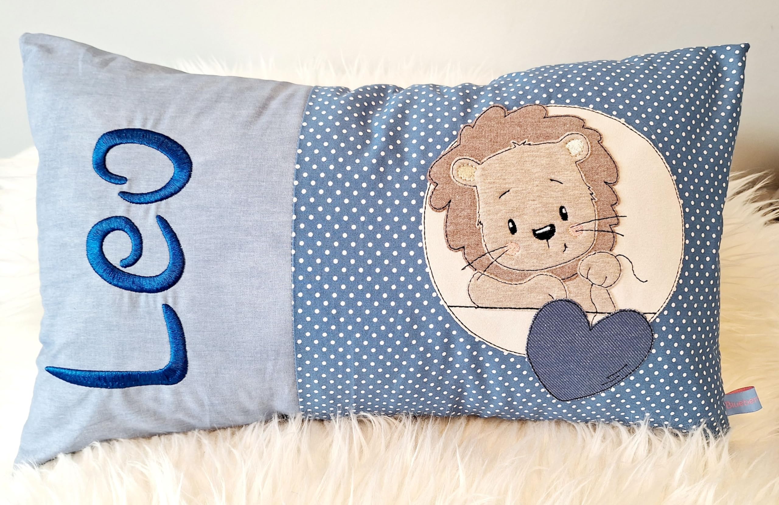 Personalisiertes Kissen zur Geburt und Taufe | Bestickt mit Namen und süßem Löwen | Baumwolle… (20cm x 30cm, Löwe)