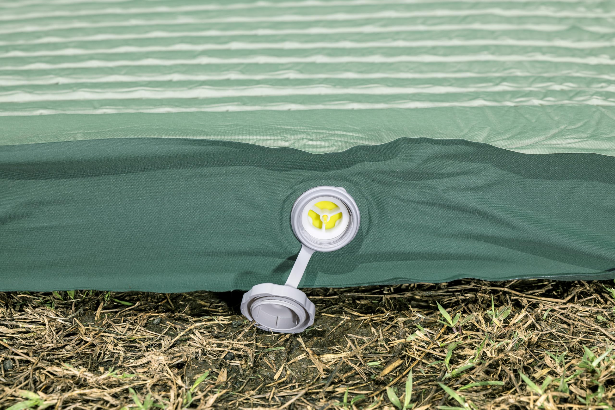 Bestway Selbstaufblasende Doppel-Isomatte ComfortTrek 202,5 x 153 x 11 cm für 2 Personen, Campingmatte mit hohem R-Wert 5,2, Dicke Luftmatratze für Outdoor & Kalte Nächte