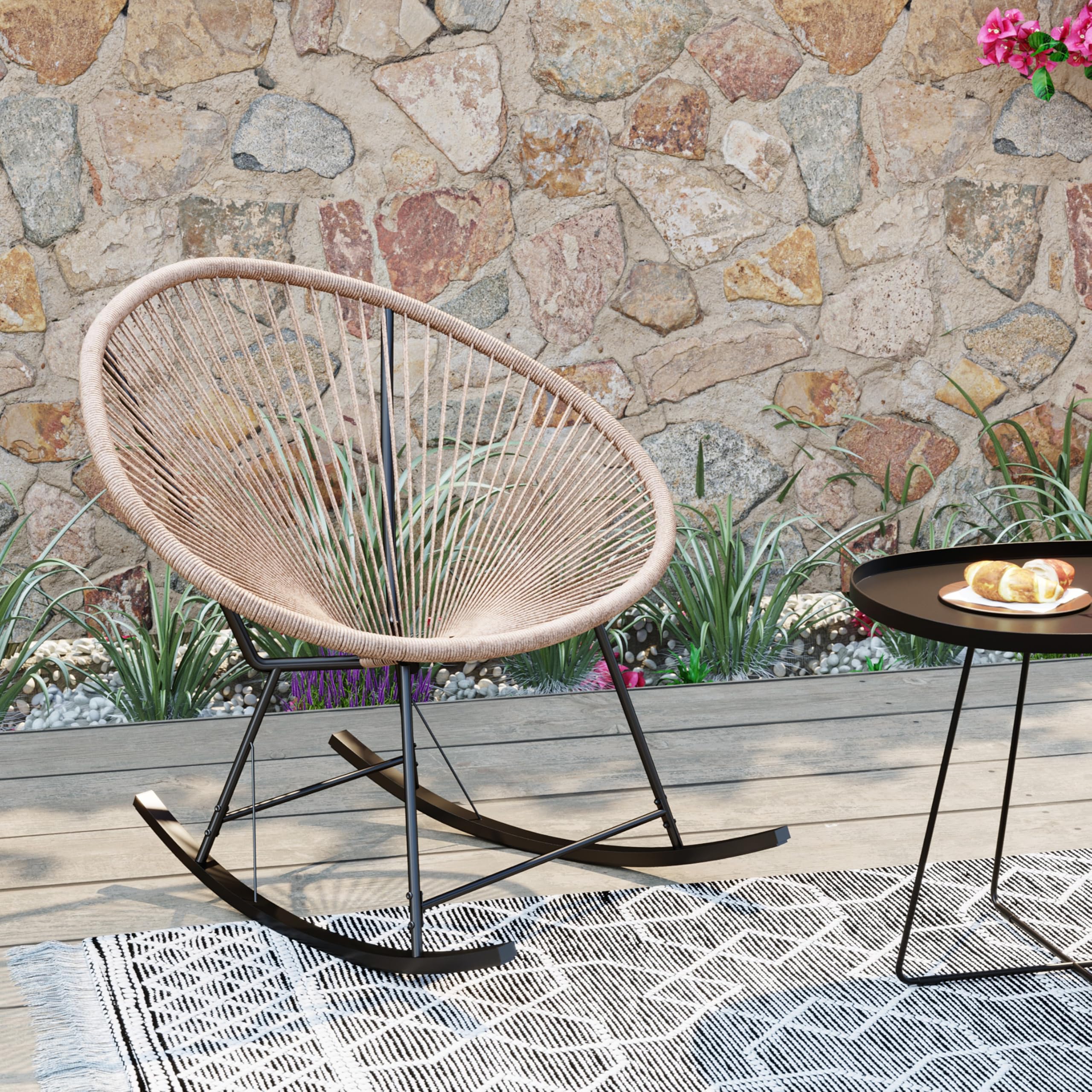 Kare Design Schaukelstuhl Acapulco, Natur, Indoor und Outdoor Stuhl im Retro-Design, Schaukelsessel, Gartenstuhl für Balkon, Garten, Terrasse, Schwarzes Stahlgestell, 85x73x95 cm (HxBxT)