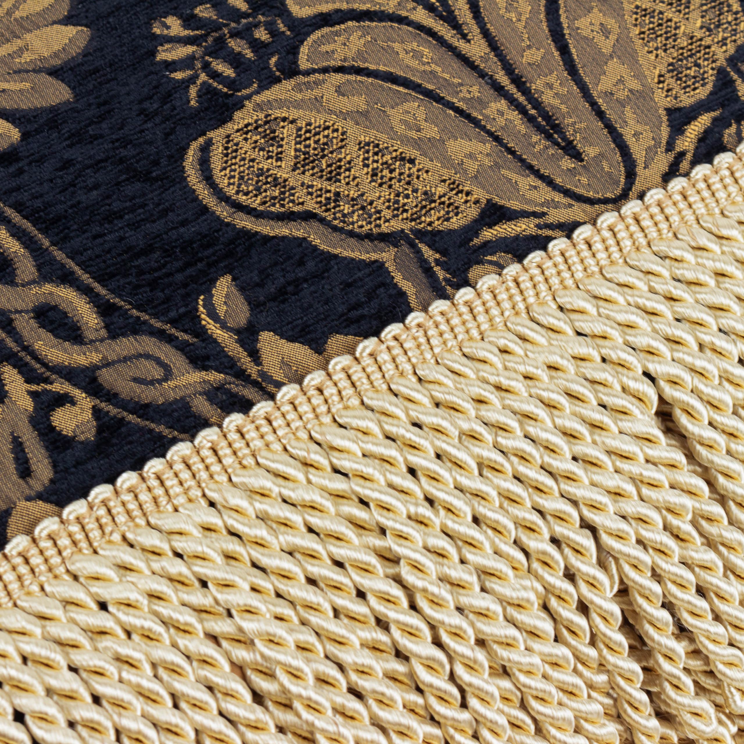 Paoletti Shiraz Traditional Jacquard Throw, Black, 130 x 170cm - Image 3