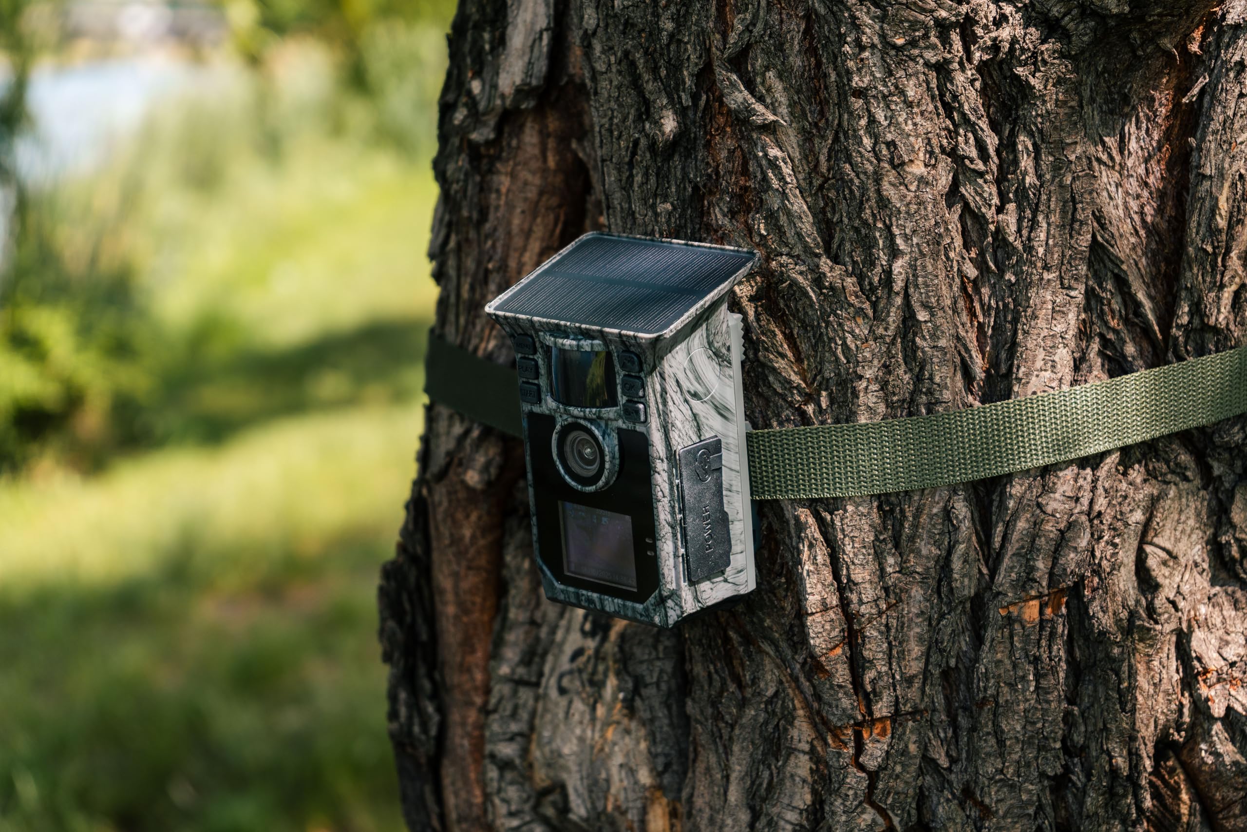Technaxx Solar Wifi Wildcam TX-326 Wifi Wildcam TX-326 z wyświetlaczem o przekątnej 1,7", noktowizorem, czujnikiem ruchu PIR, baterią 5000 mAh, obsługa kart SD (128 GB), prędkość wyzwalania 0,4S i