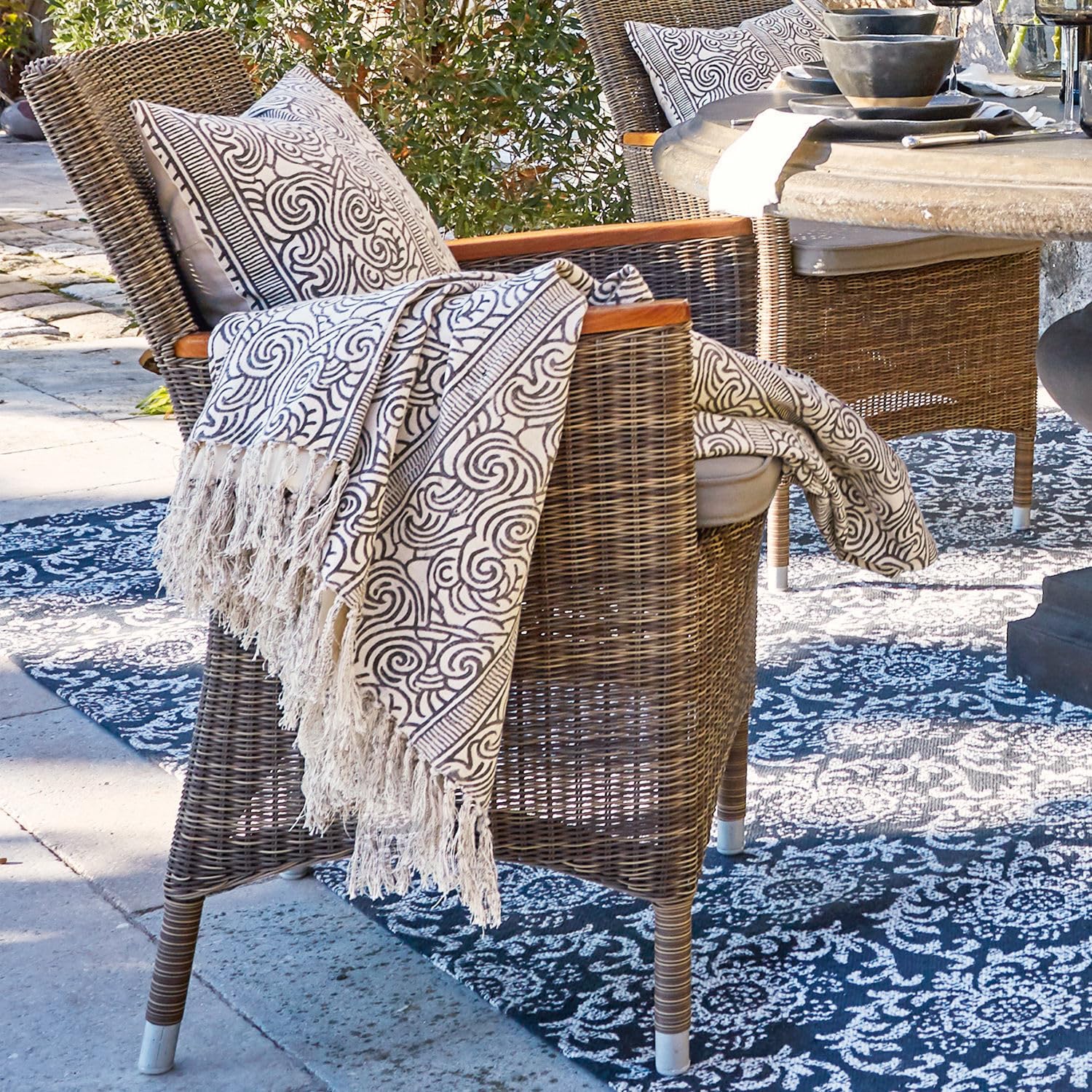 Loberon Sessel Casper, Designklassiker, Hochwertig Geflochten, inkl. Sitzauflage, Gartenmöbel, Outdoor, Sitzmöbel, Kunststoff, Teakholz, braun