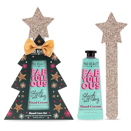 MAD Beauty FabYuleOus - Juego de cuidado de manos, crema de manos de árbol de Navidad y lima de uñas, aroma de bayas y enriquecido con manteca de