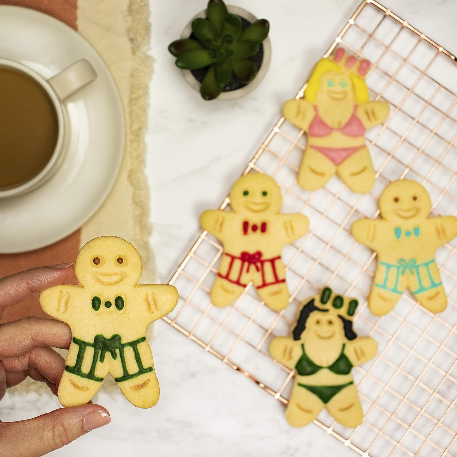 Set of 2 Summer Gingerbread Couple cookie cutters (Designs: Bikini Gingerbread Woman and Summer Shorts Gingerbread Man), 2 pieces - Bakerlogy