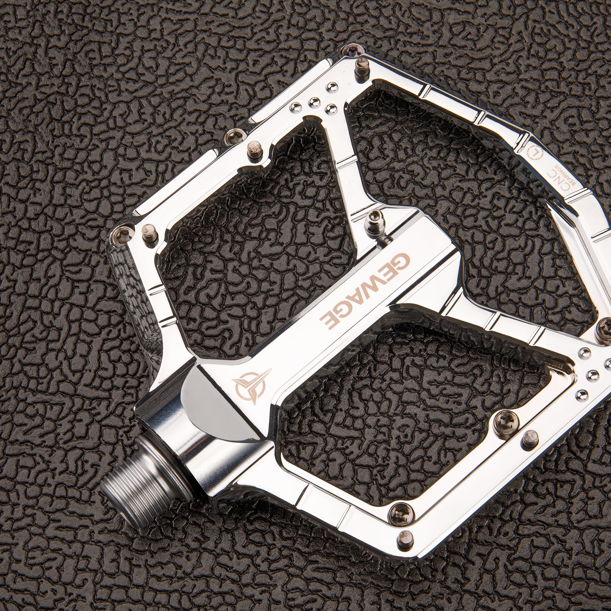 GEWAGE MTB Pedale Profi – CNC Aluminium, 3-Fach-Lagersystem mit großem Kugellager + Nadellager, 9/16″ Chromoly, ultraflaches Monoblock Design, 14 Pins, kompakt